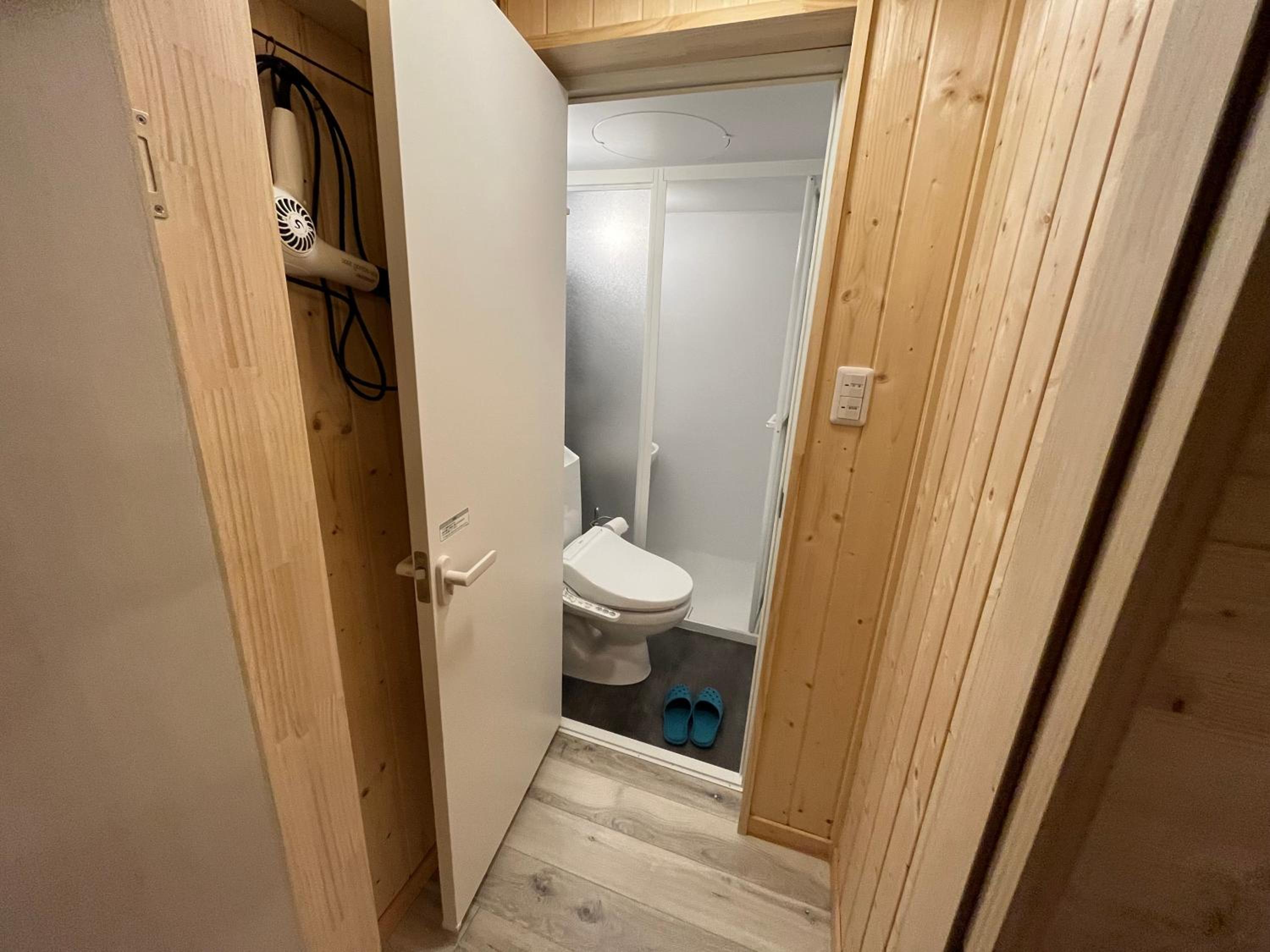 Family Room with Shower photo 2