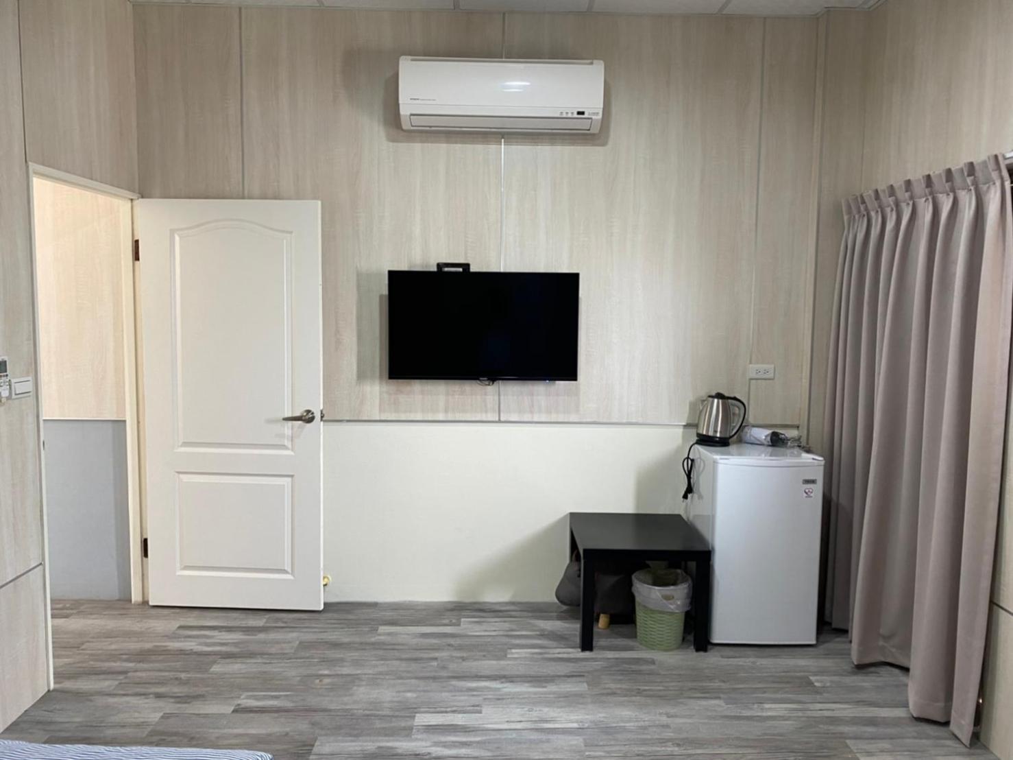 Twin Room with Shared Toilet photo 1