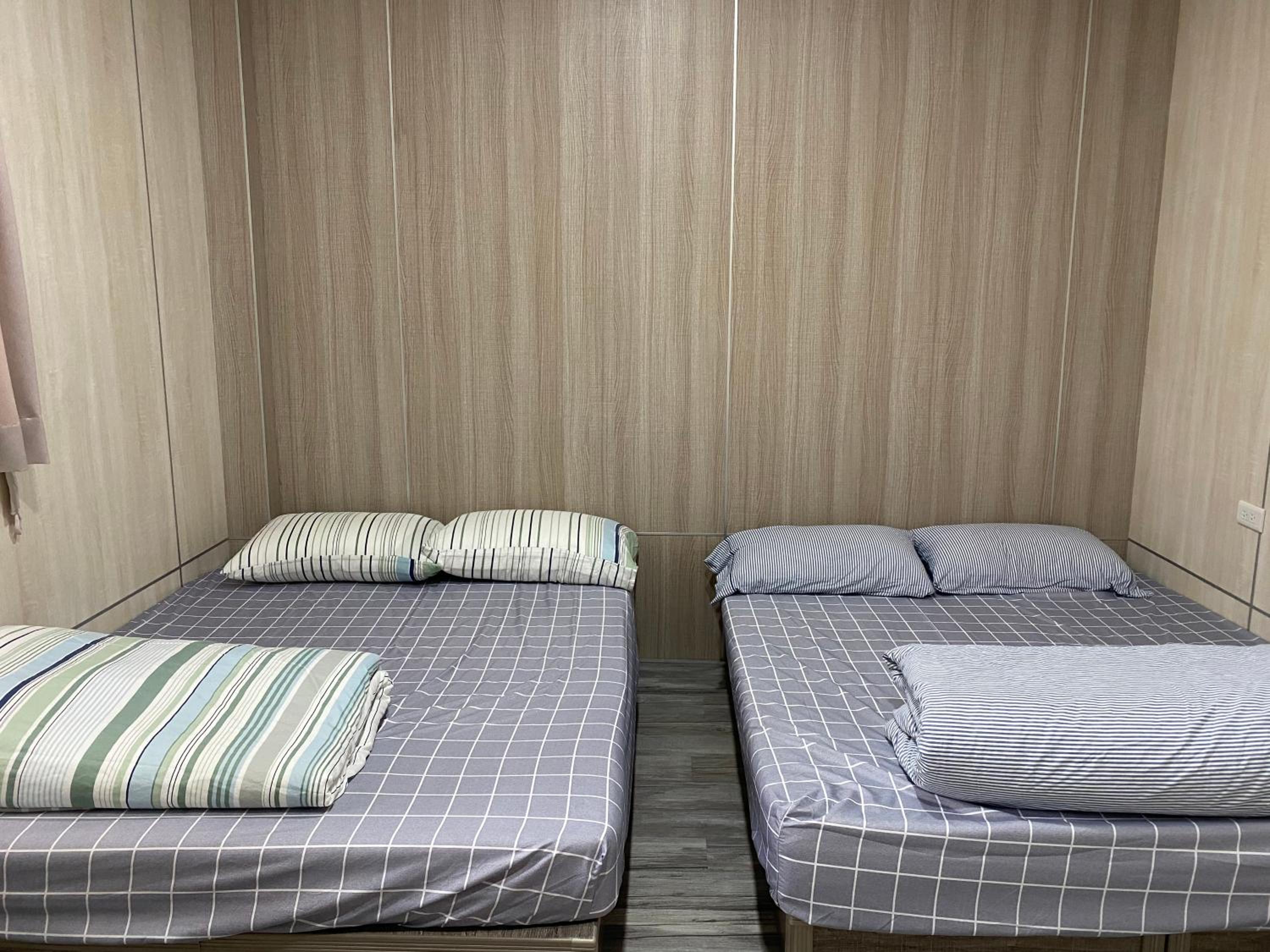 Twin Room with Shared Toilet photo 2