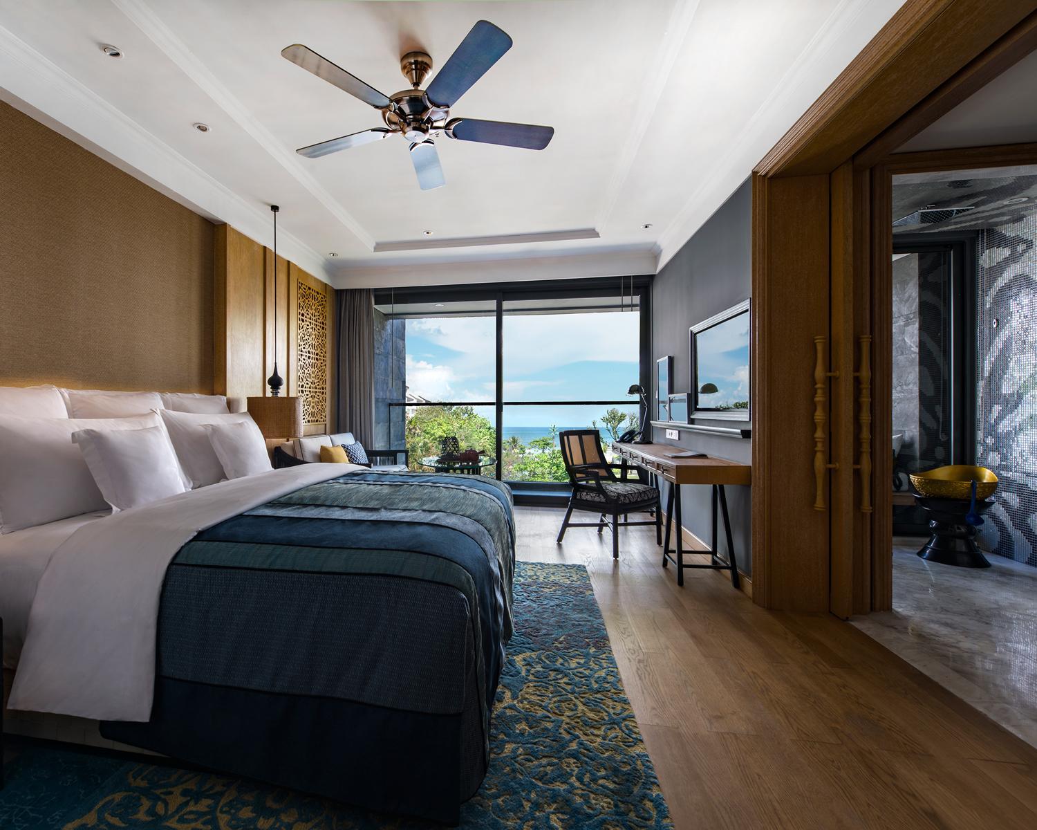 Standard King Room with Partial Ocean View