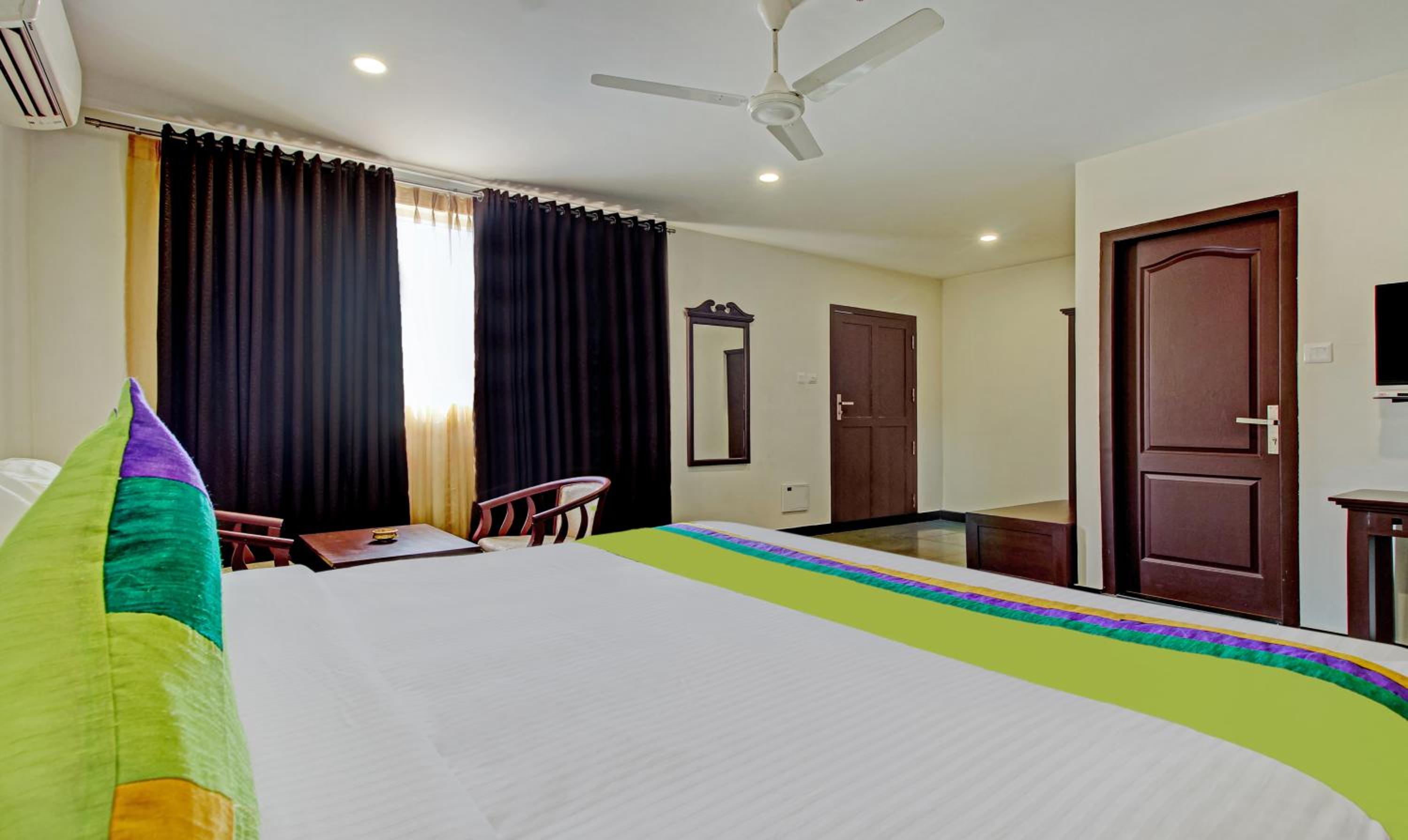 Deluxe Room - Photo 5