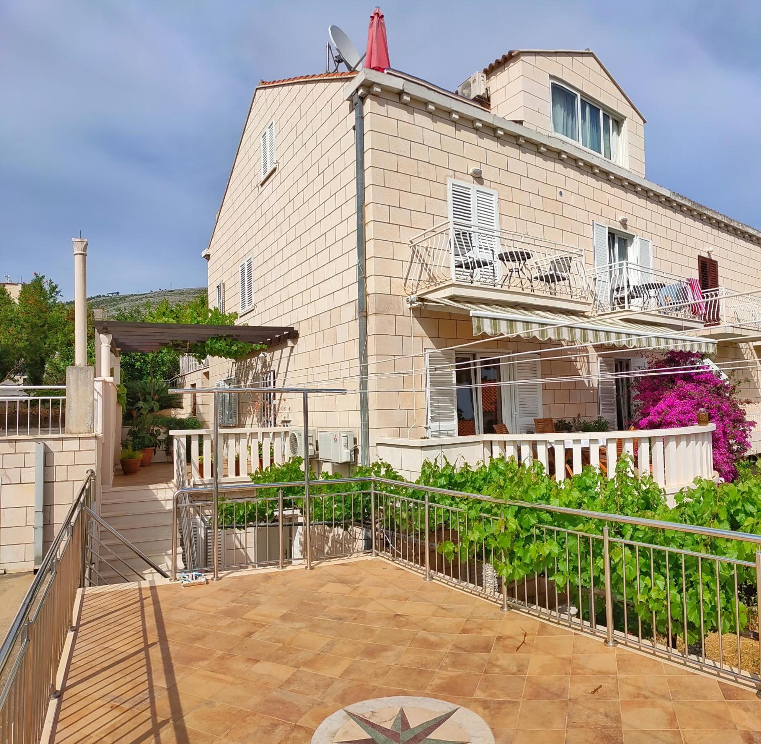 Studio Apartment with Sea View photo 2