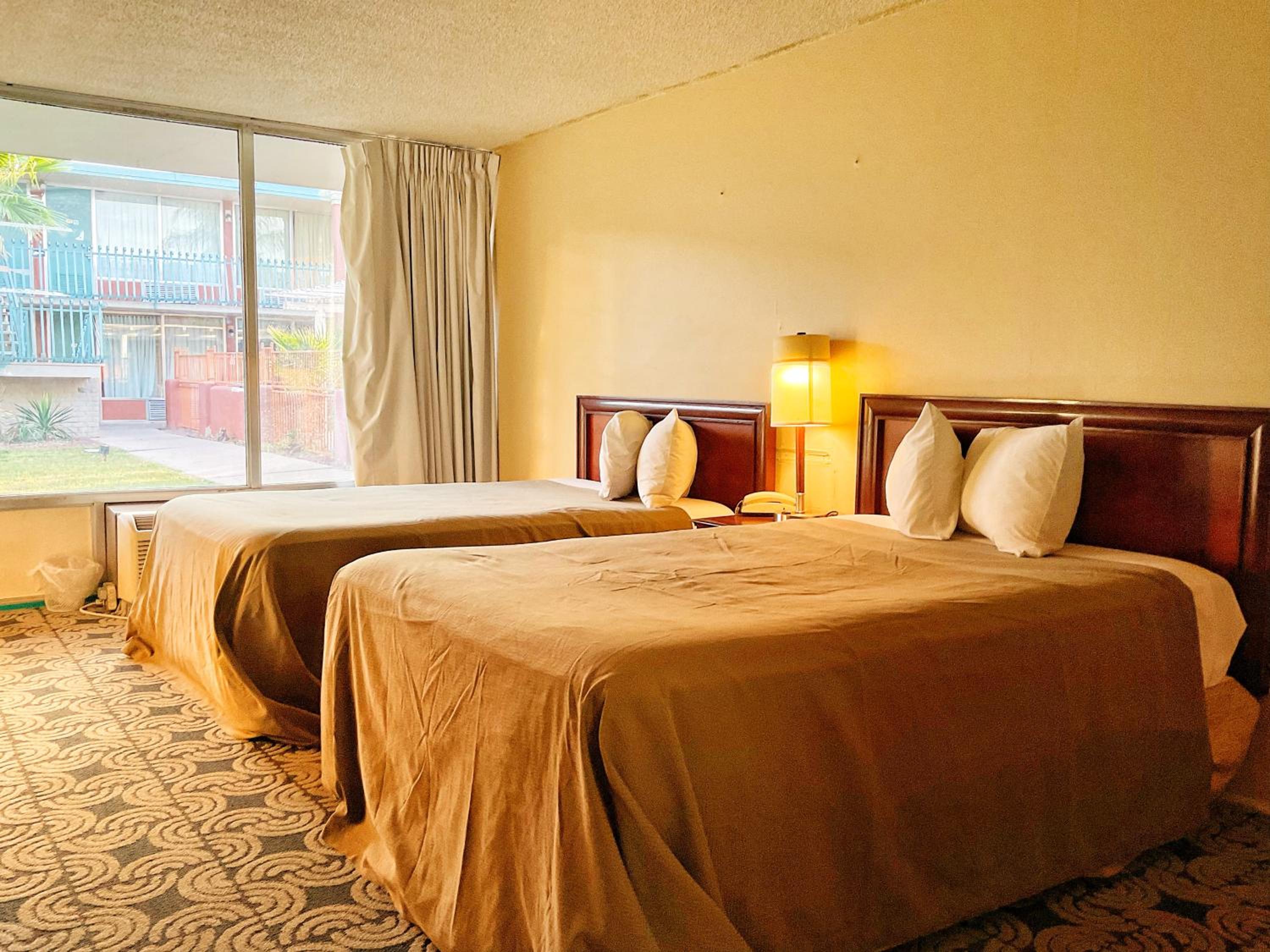 Double Room with Two Double Beds photo 2