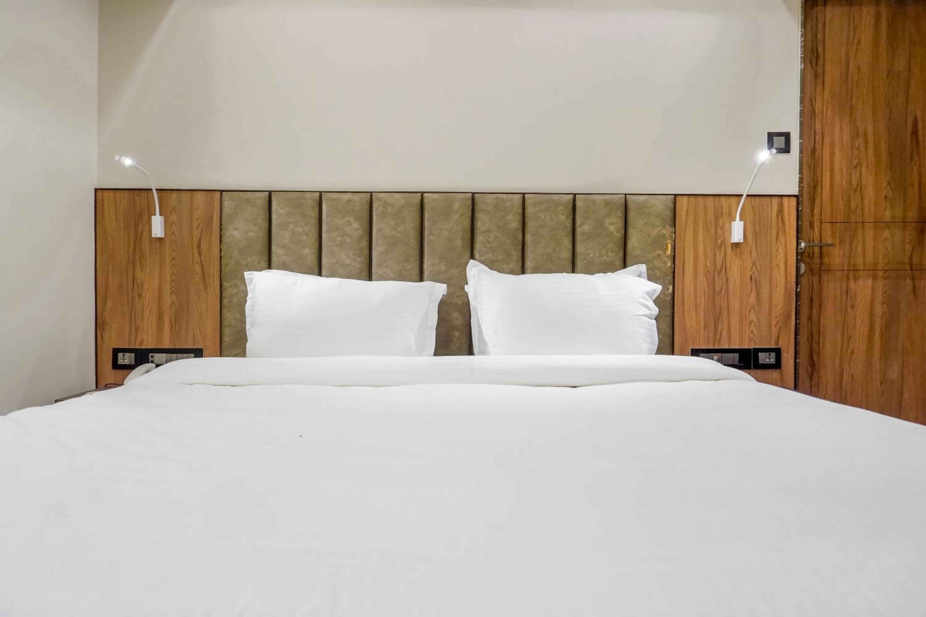 Deluxe Double or Twin Room - Photo 4