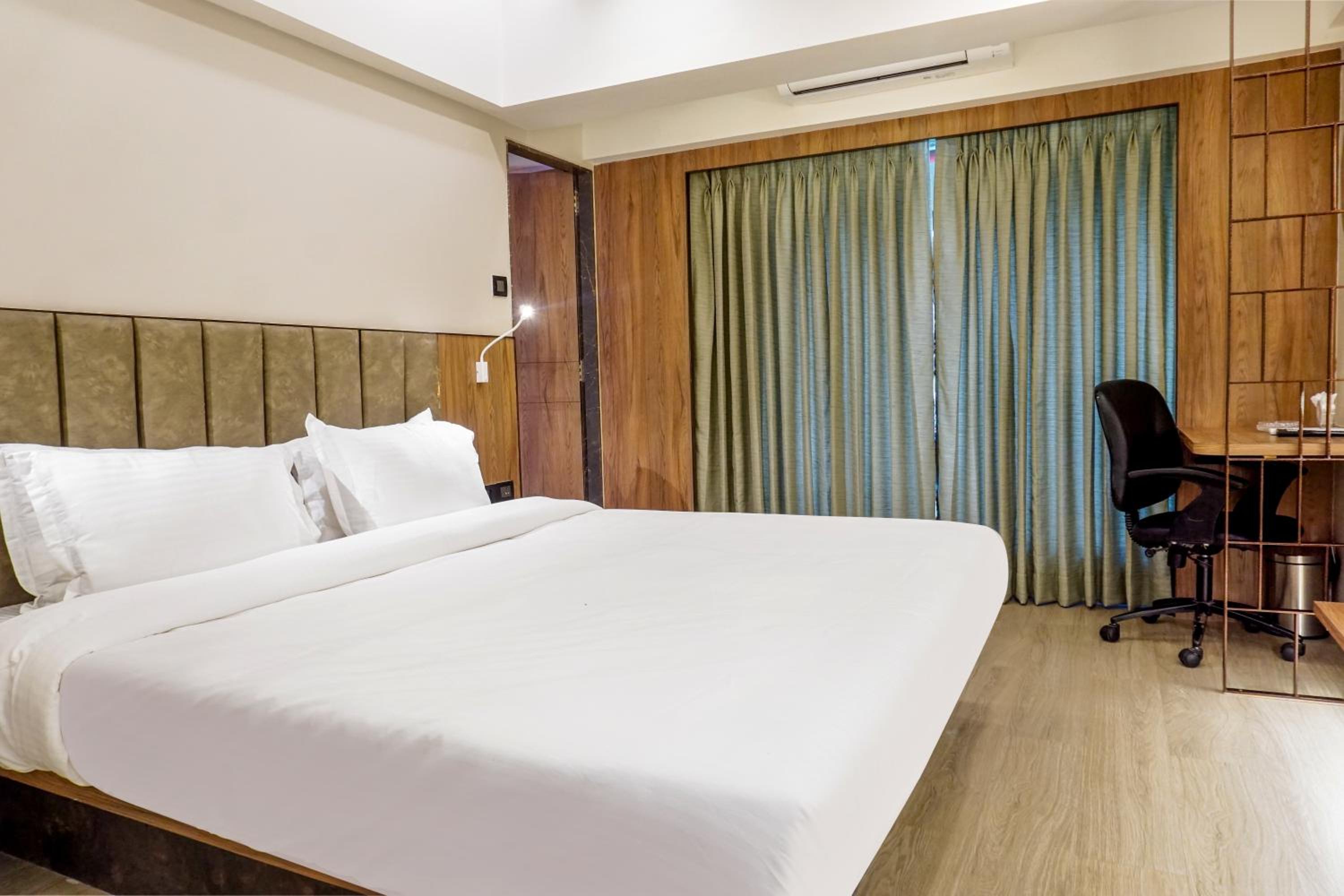 Deluxe Double or Twin Room - Photo 2