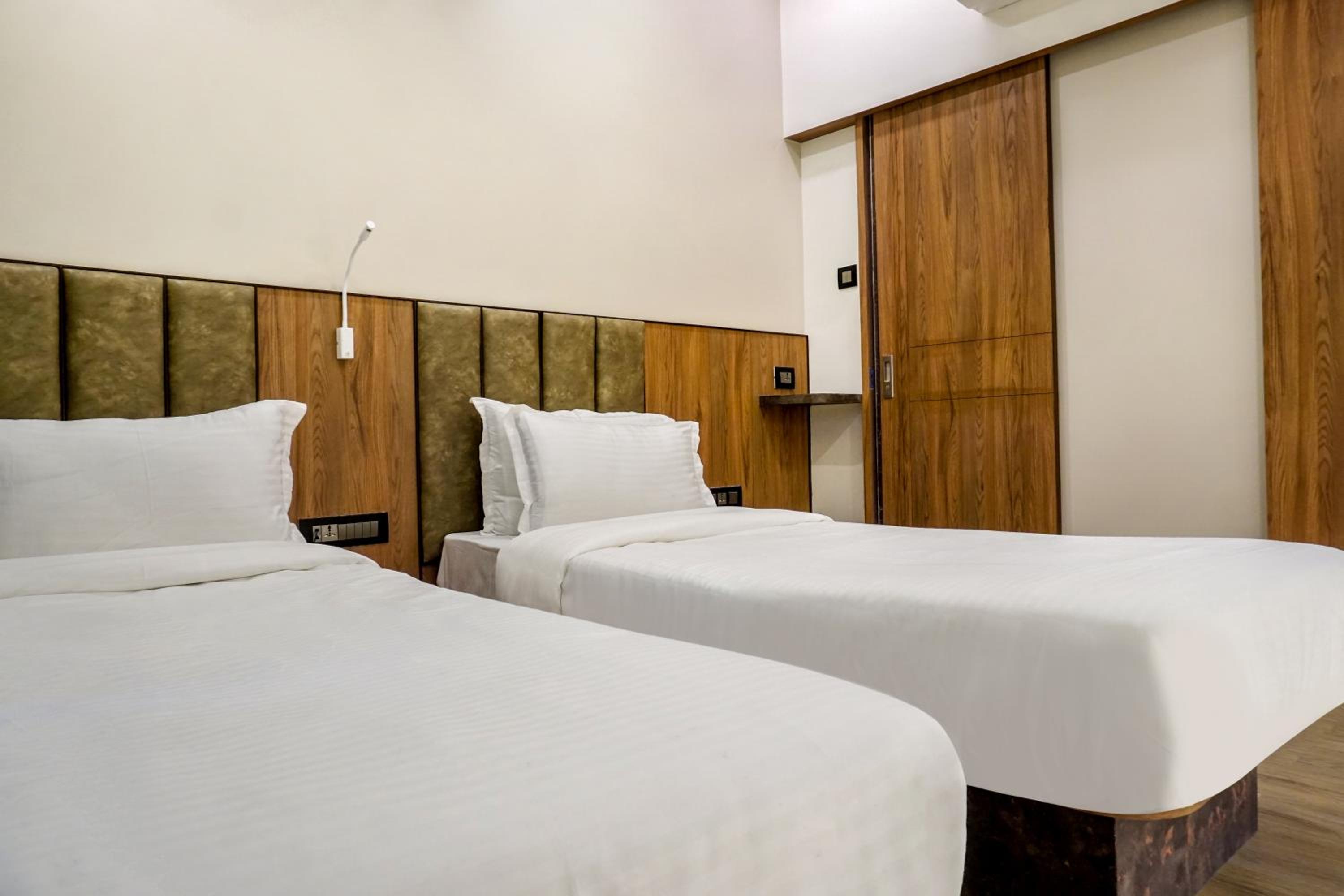 Deluxe Double or Twin Room - Photo 6
