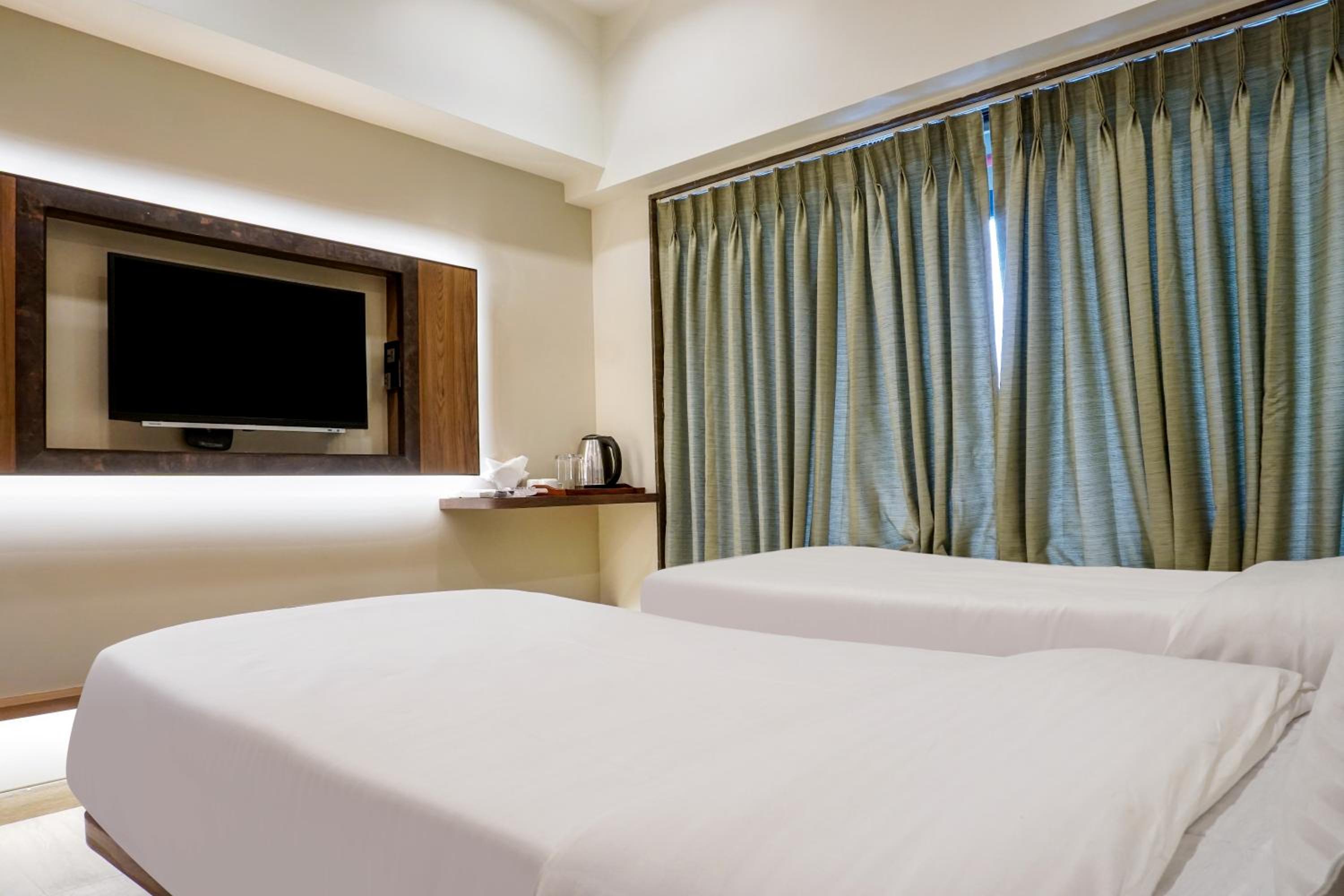 Deluxe Double or Twin Room - Photo 8