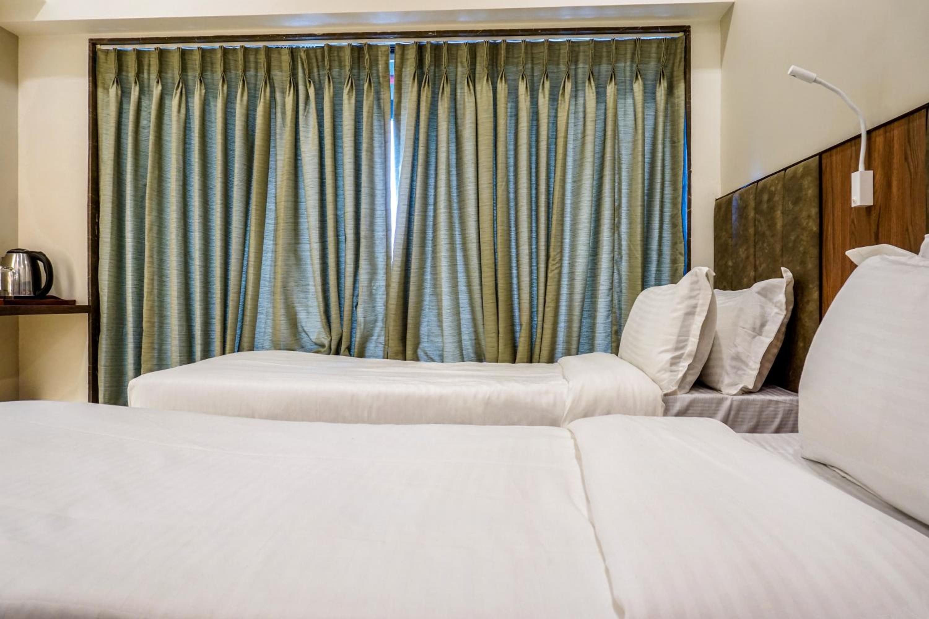 Deluxe Double or Twin Room - Photo 7
