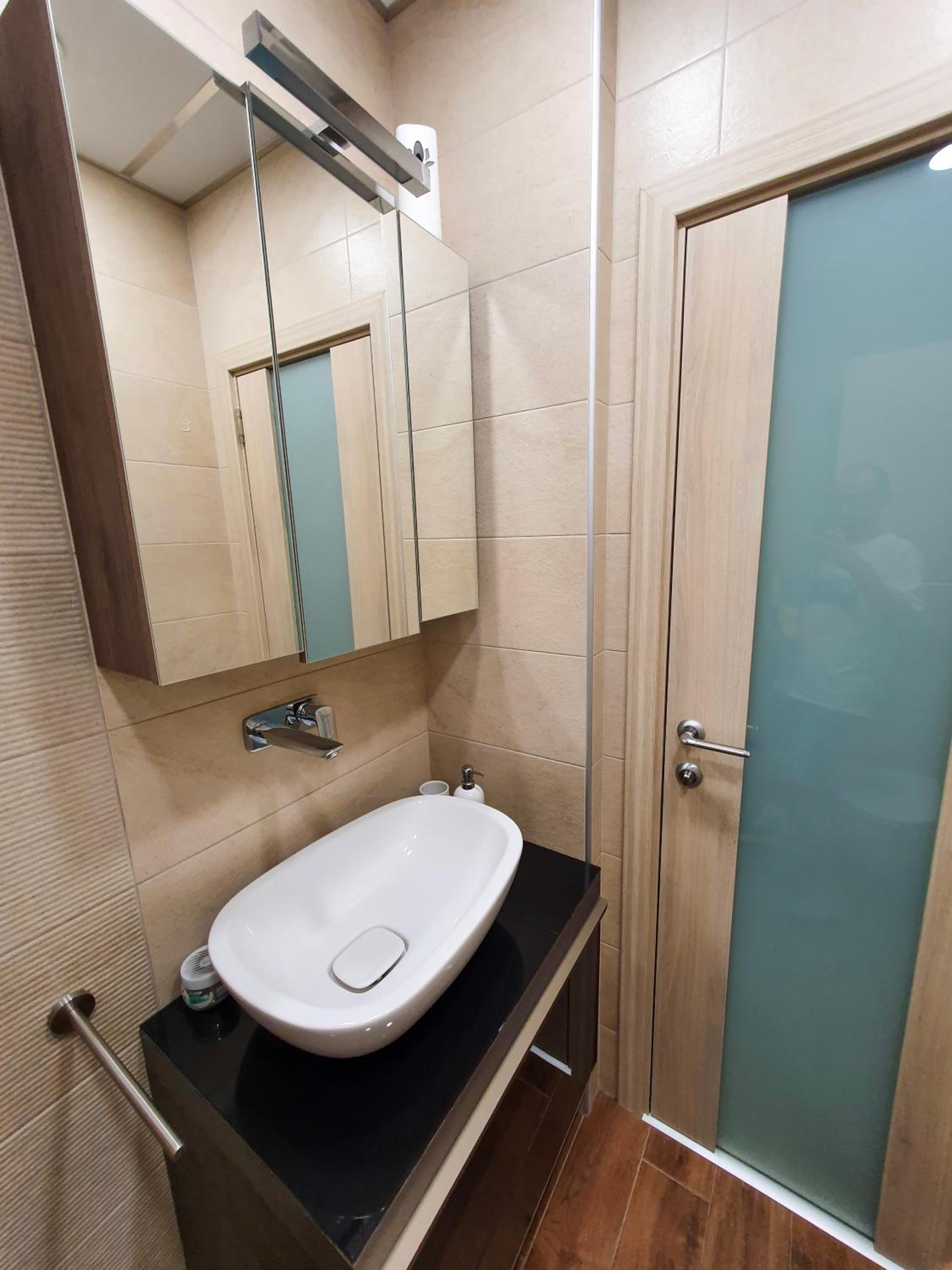 One-Bedroom Apartment - Photo 12