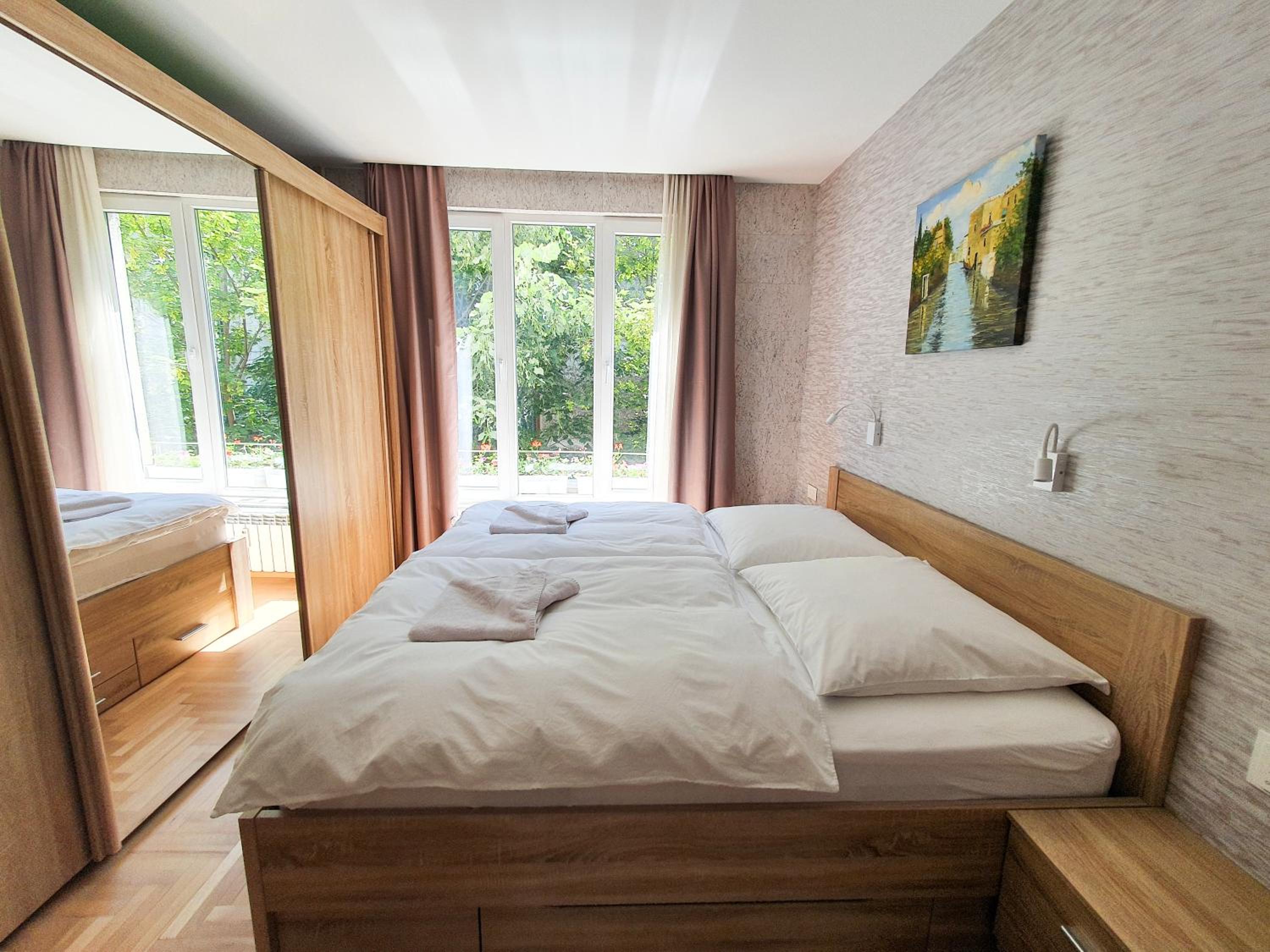 One-Bedroom Apartment - Photo 16