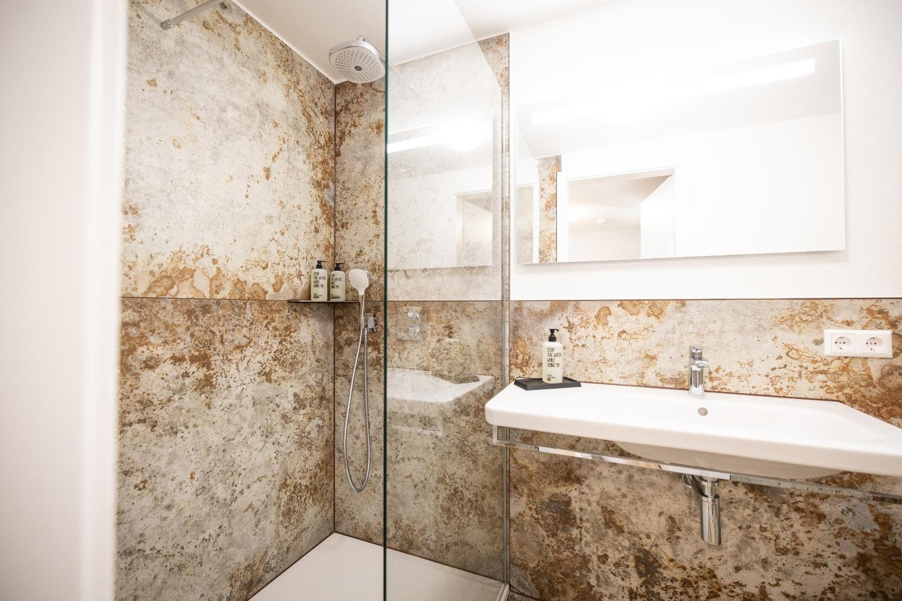 Deluxe Double Room with Shower