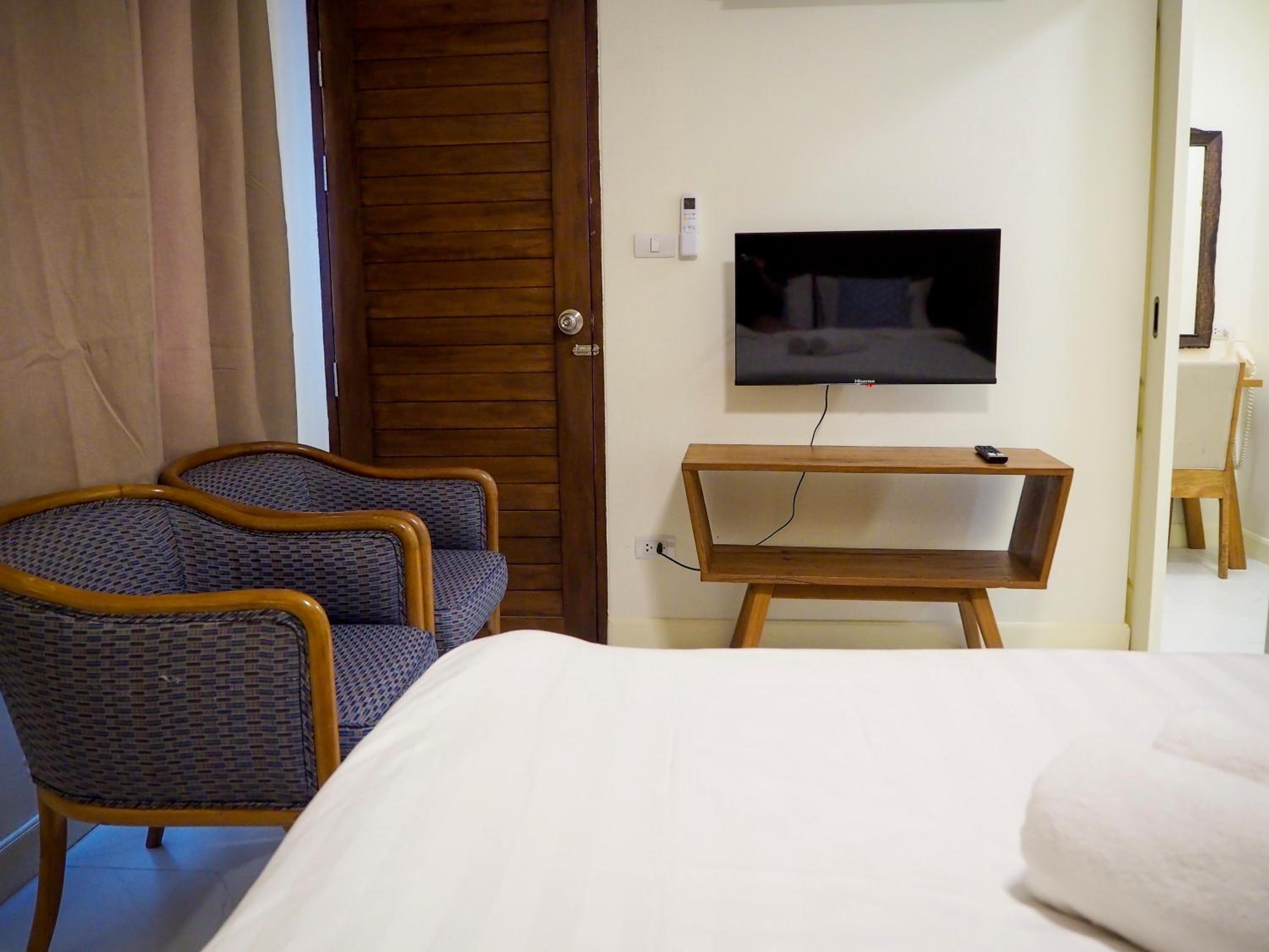 Quadruple Room with Private Bathroom - Photo 4