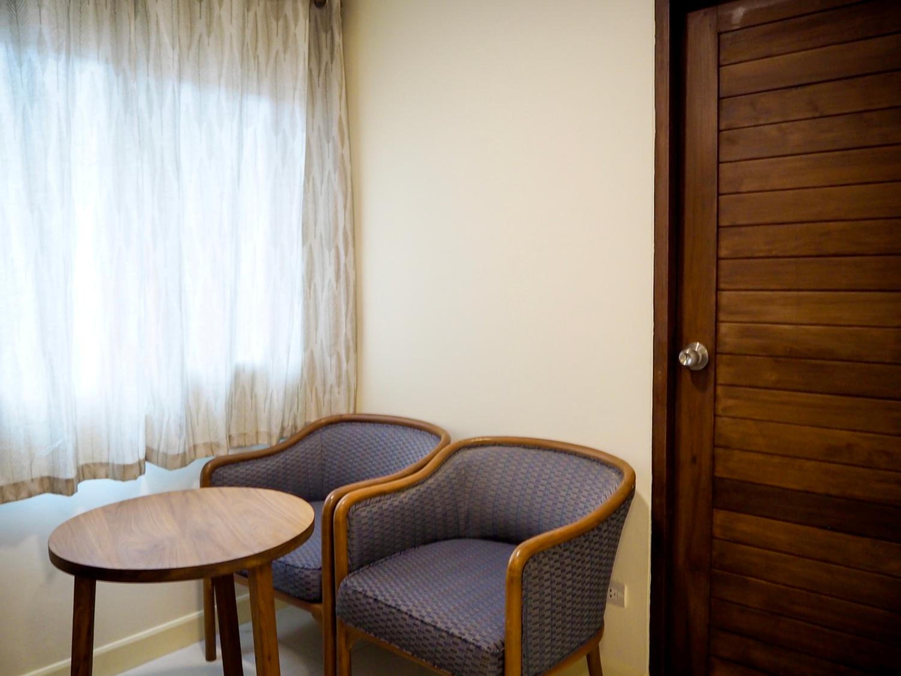 Quadruple Room with Private Bathroom - Photo 5