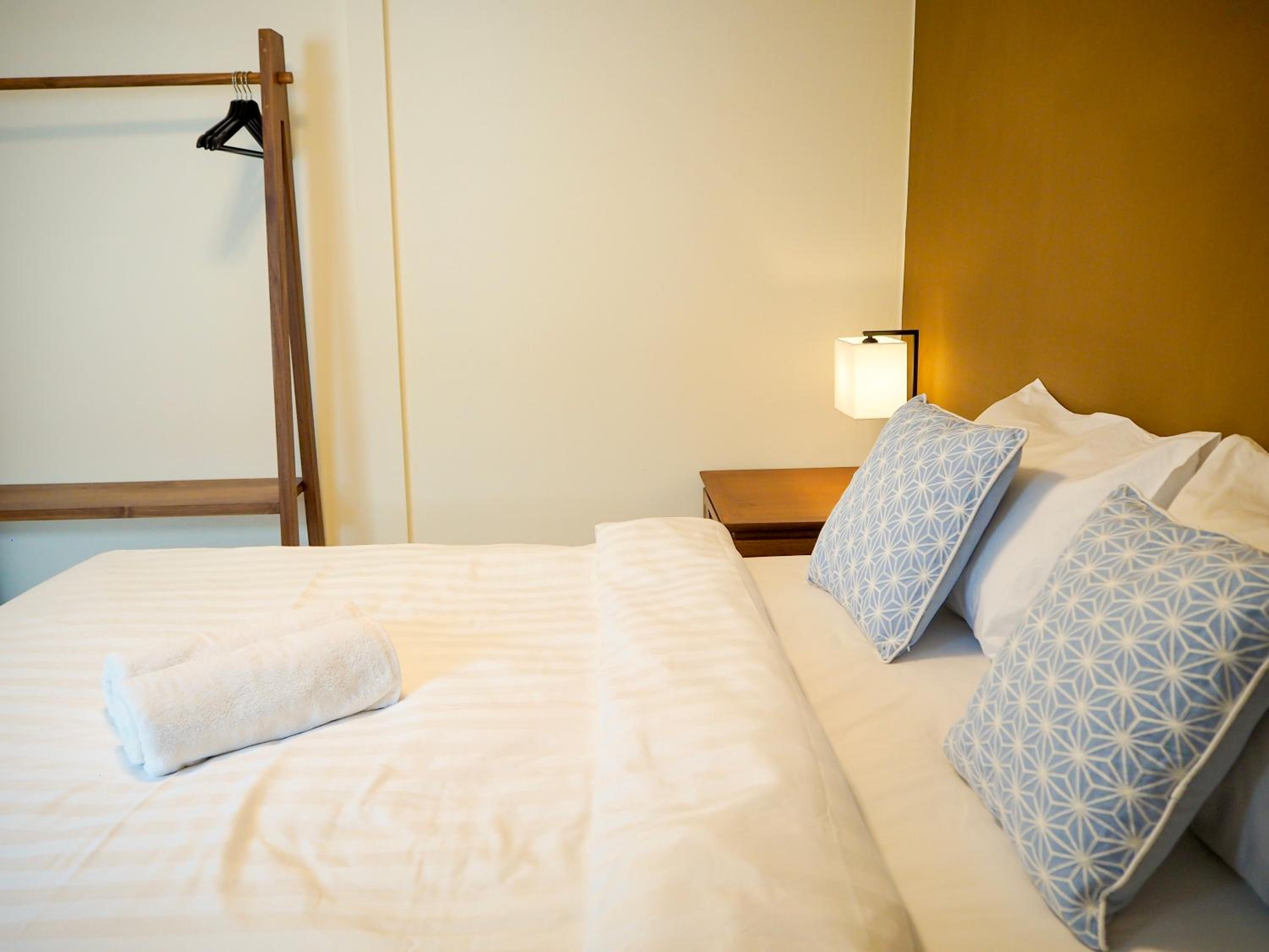 Quadruple Room with Private Bathroom - Photo 8