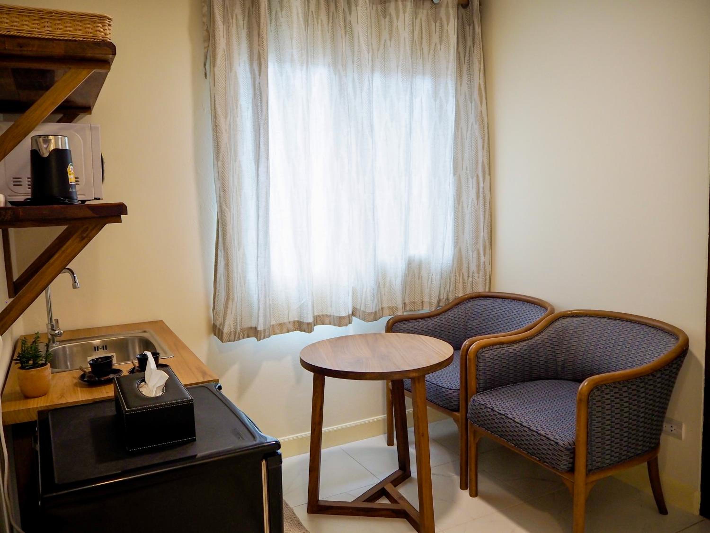 Quadruple Room with Private Bathroom - Photo 13