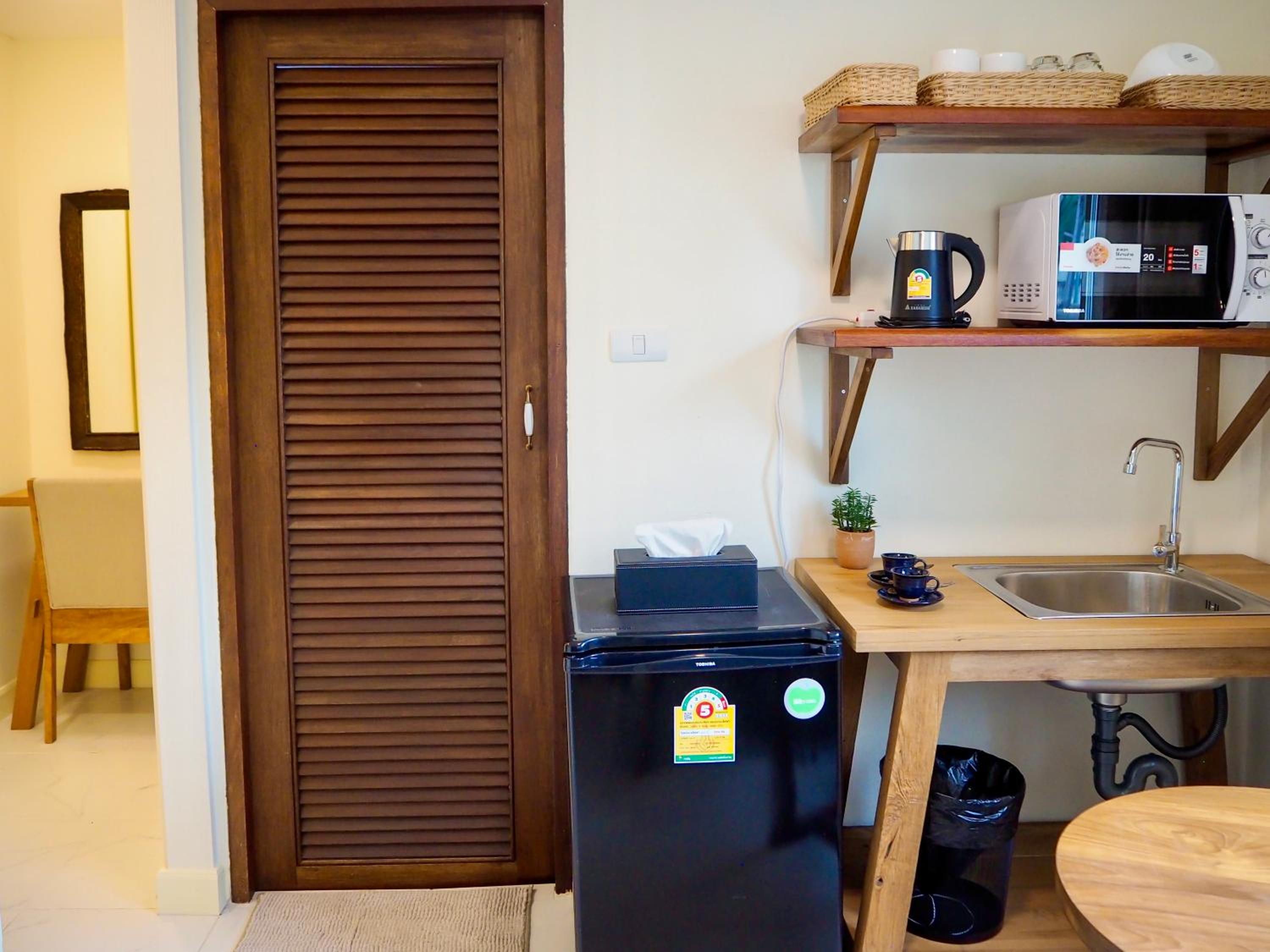 Quadruple Room with Private Bathroom - Photo 12