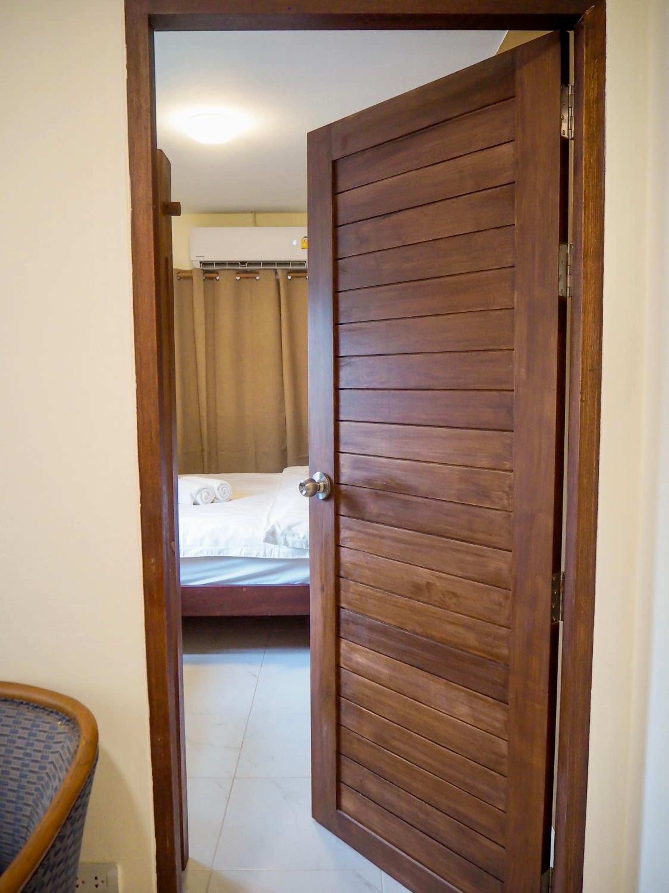Quadruple Room with Private Bathroom - Photo 16