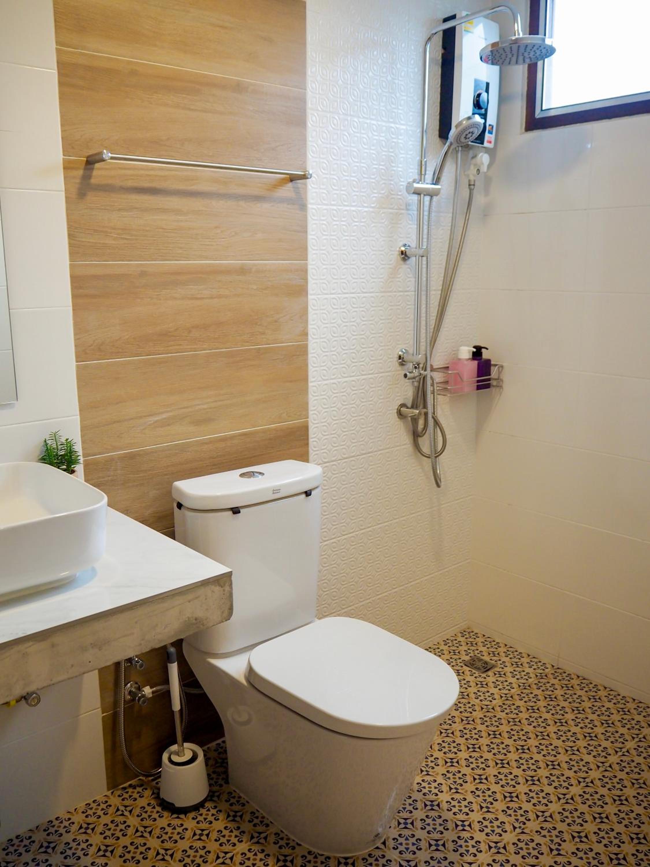 Quadruple Room with Private Bathroom - Photo 2