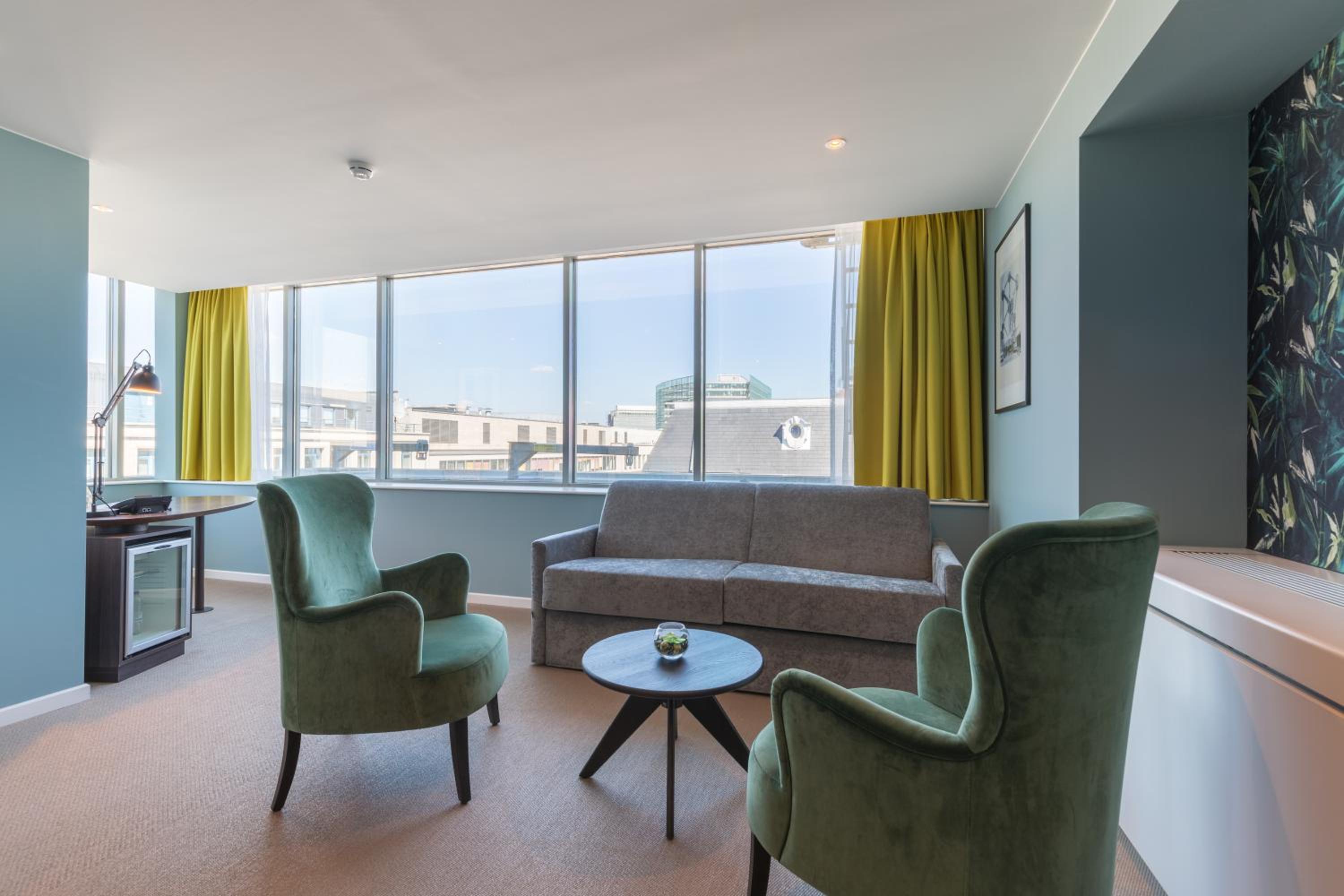 Suite - Photo 1