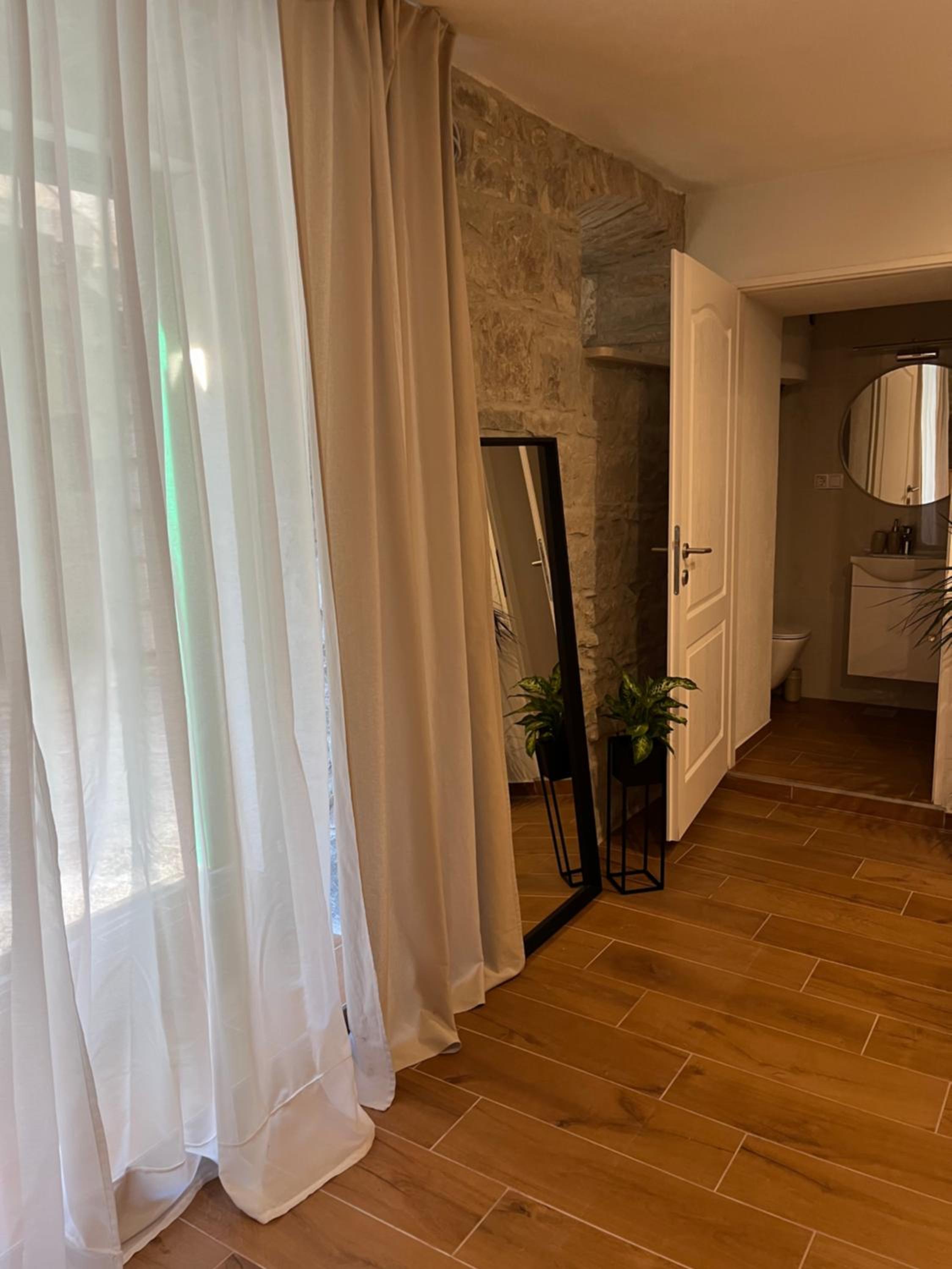 Studio Apartment - Photo 32