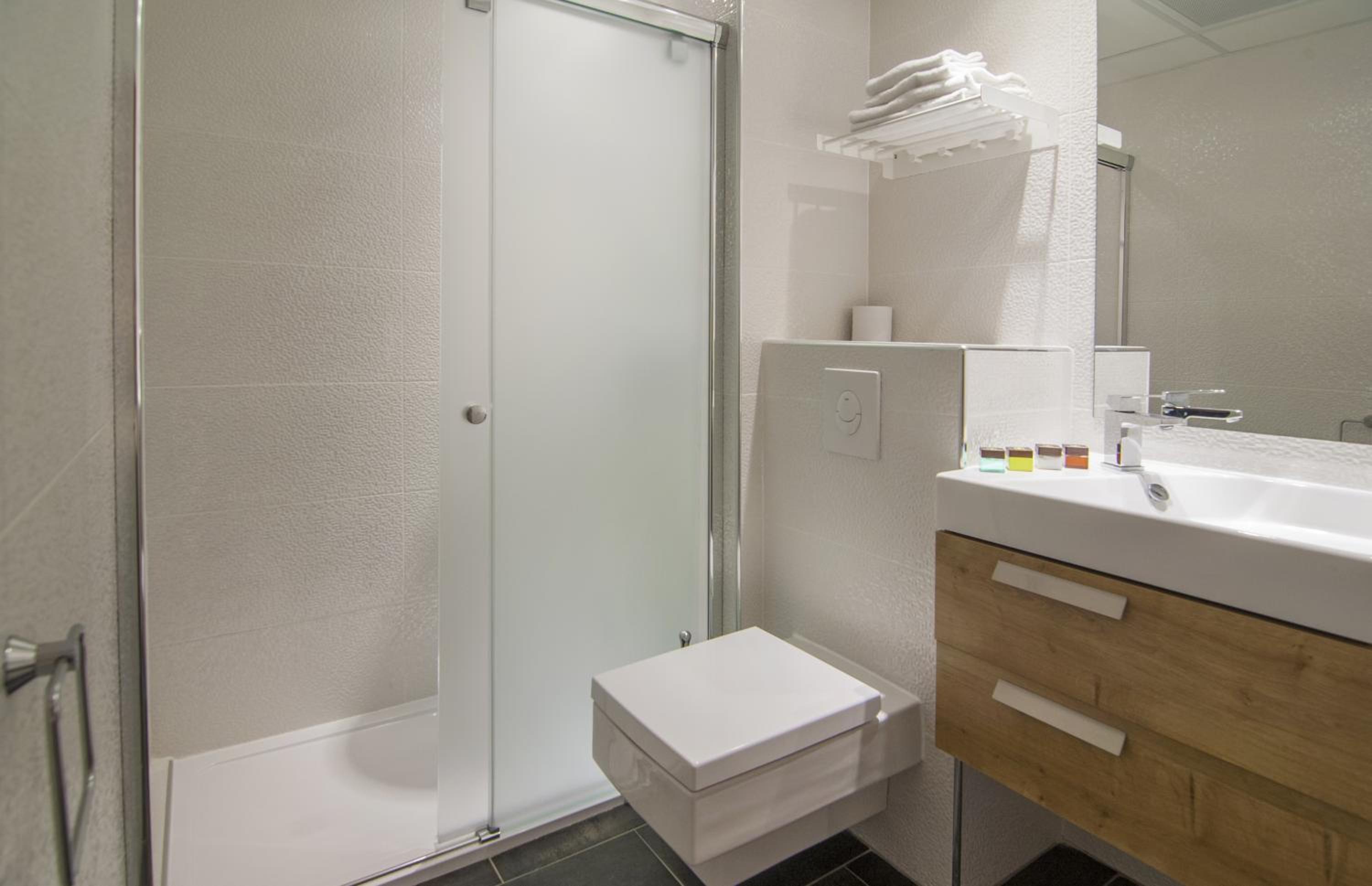 Superior Double Room with Large bed and Shower - Photo 3