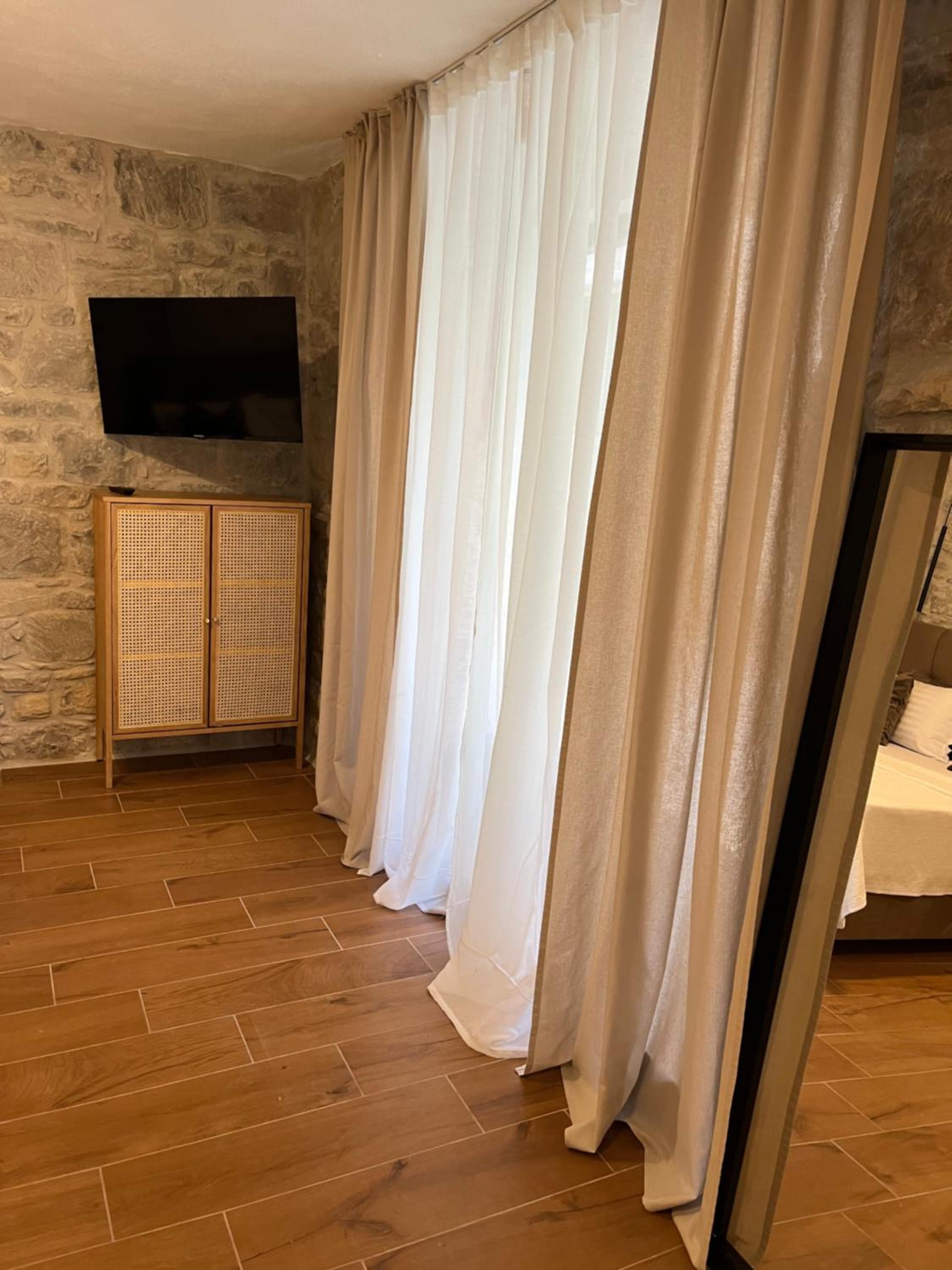 Studio Apartment - Photo 33