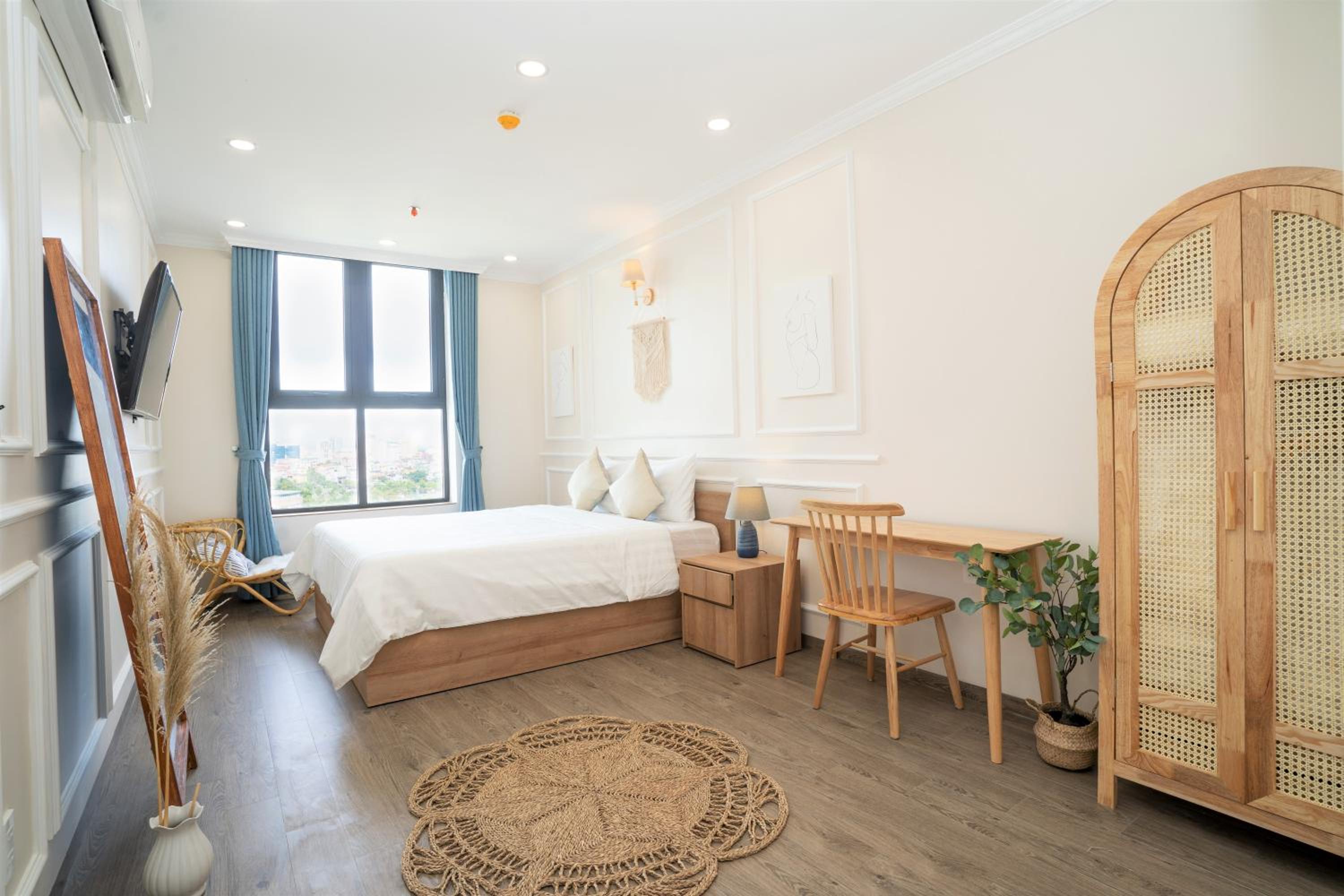 Apartment with Balcony photo 1