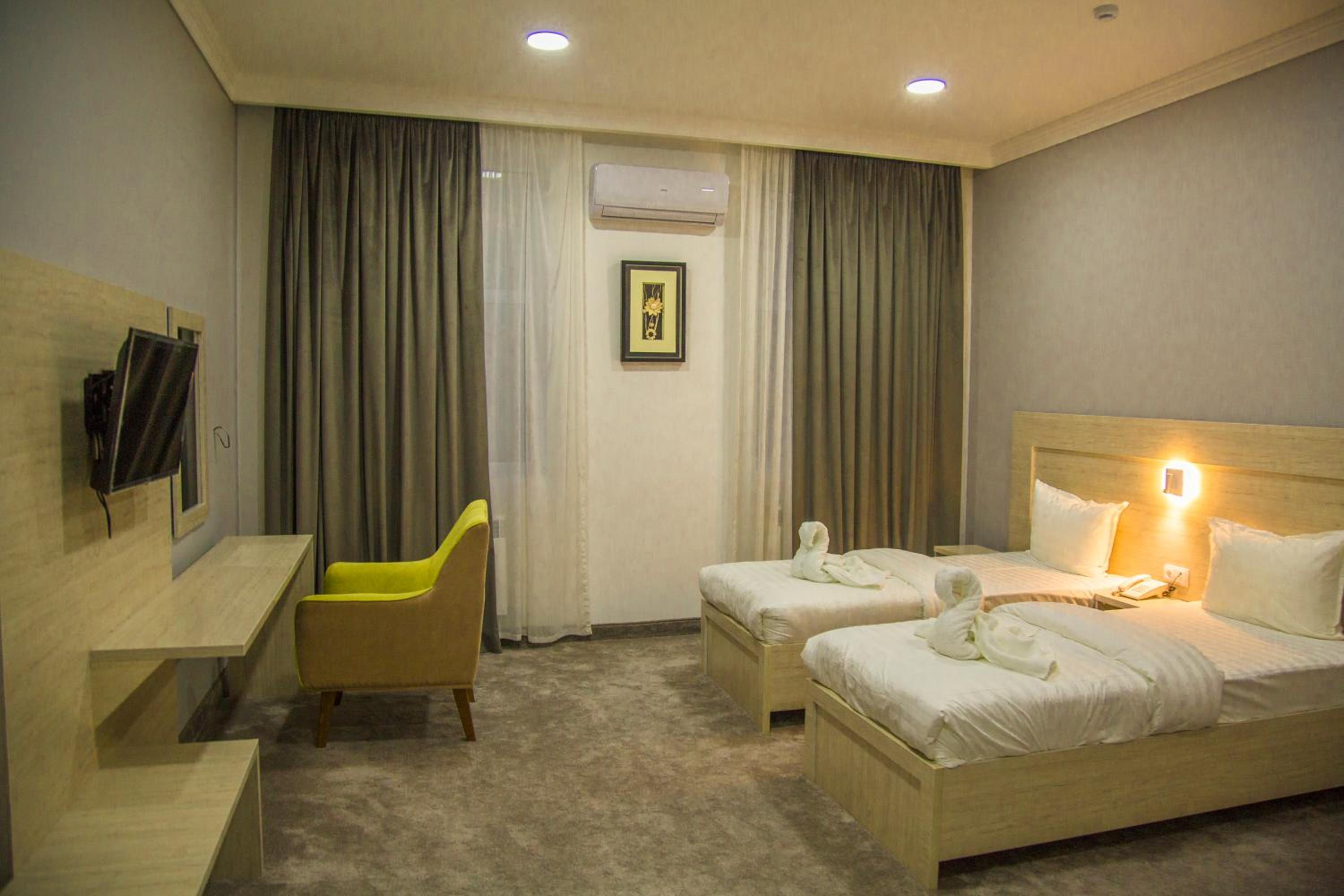 Deluxe Twin Room - Photo 8