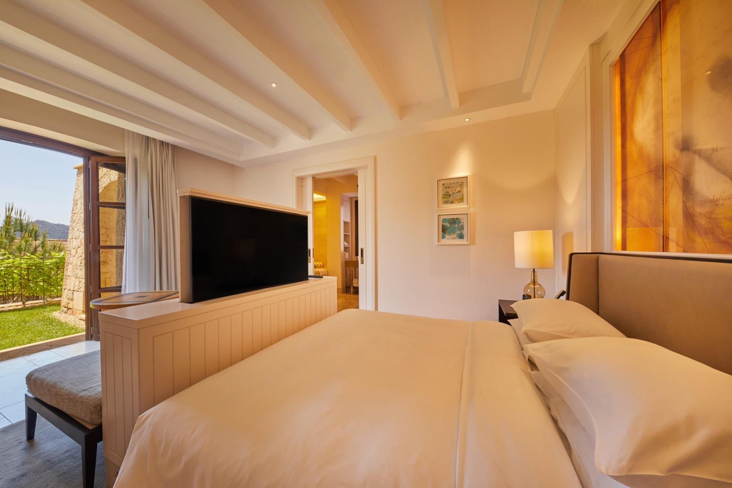 Grand Suite with Garden Access