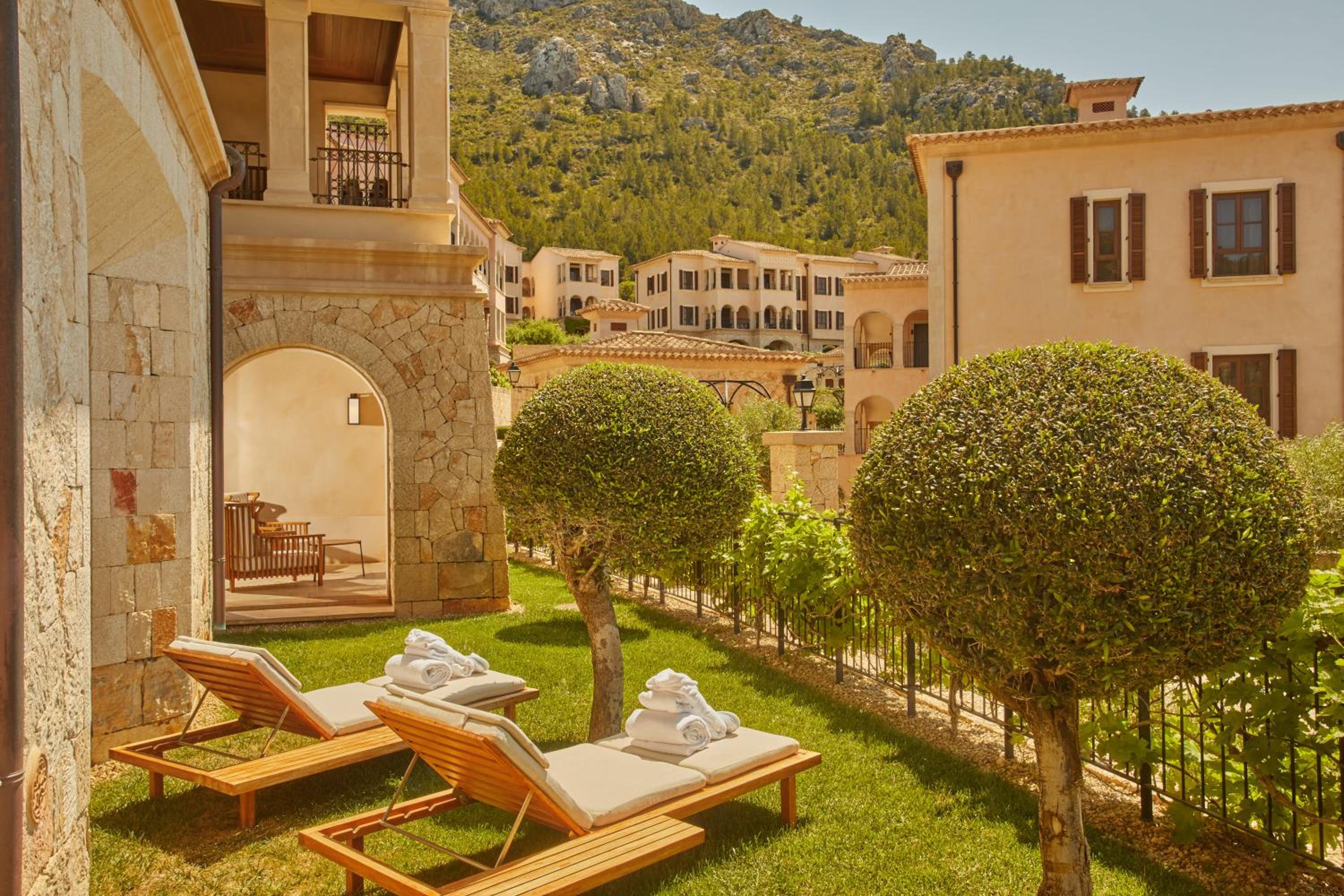 Grand Suite with Garden Access thumbnail 5