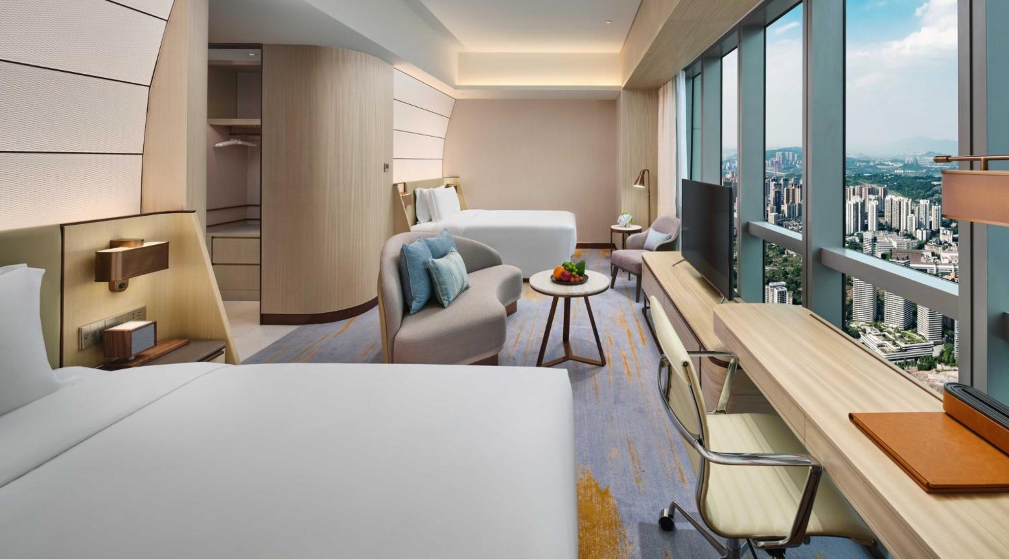 Premium Double Room with Two Double Beds and City View - Photo 4