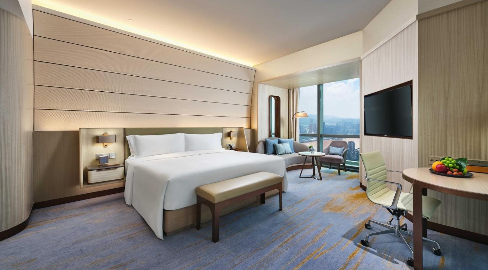 Premium King Room with River View and Club Lounge Access - Photo 4