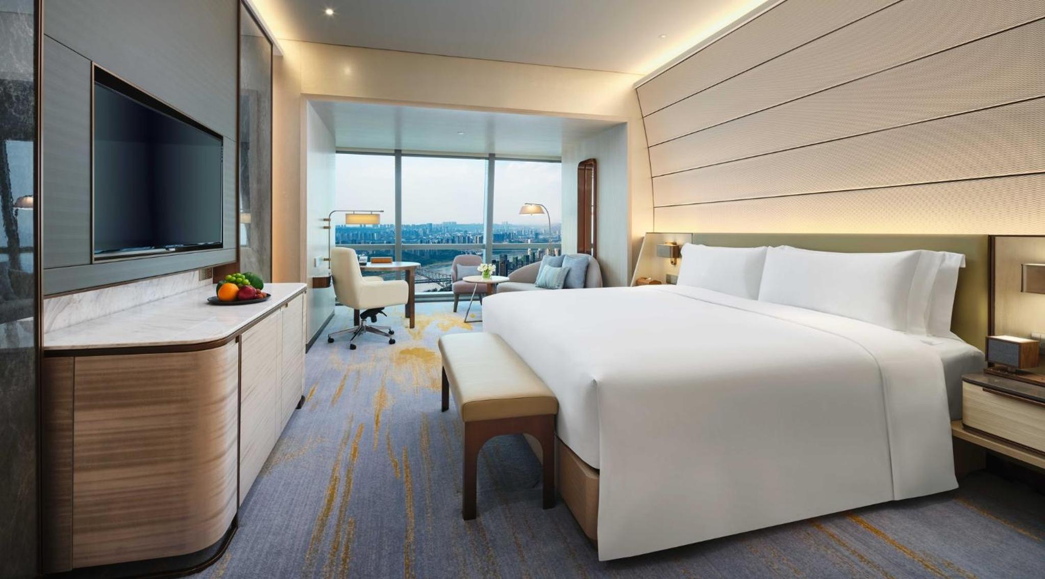 Classic King Room with City View - Photo 4