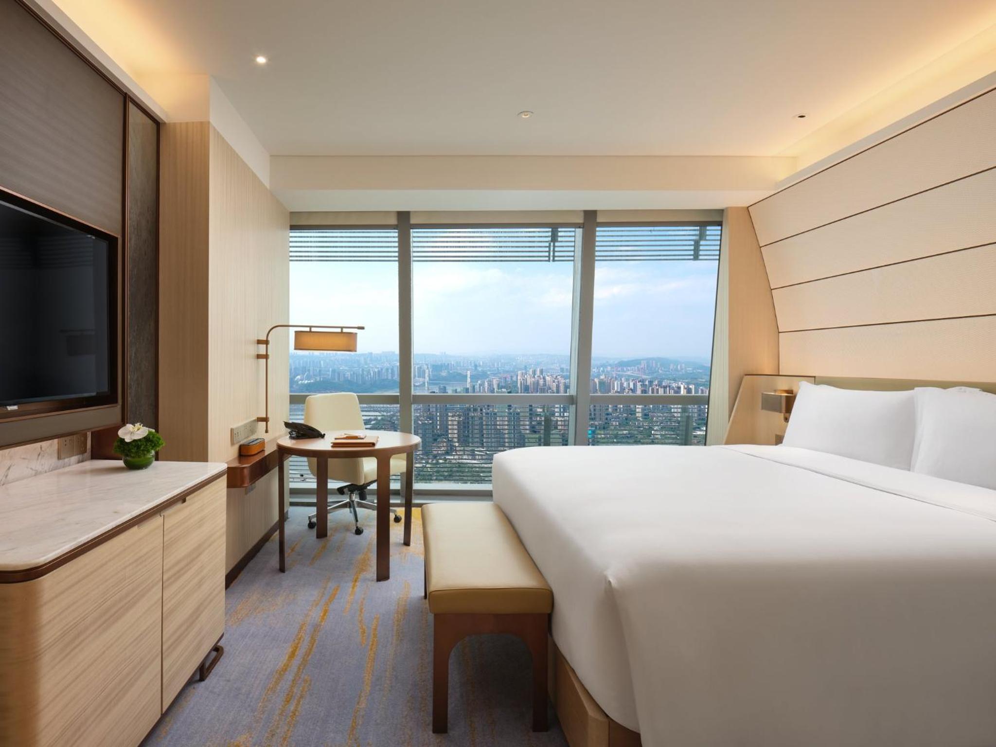 Classic King Room with City View - Photo 6