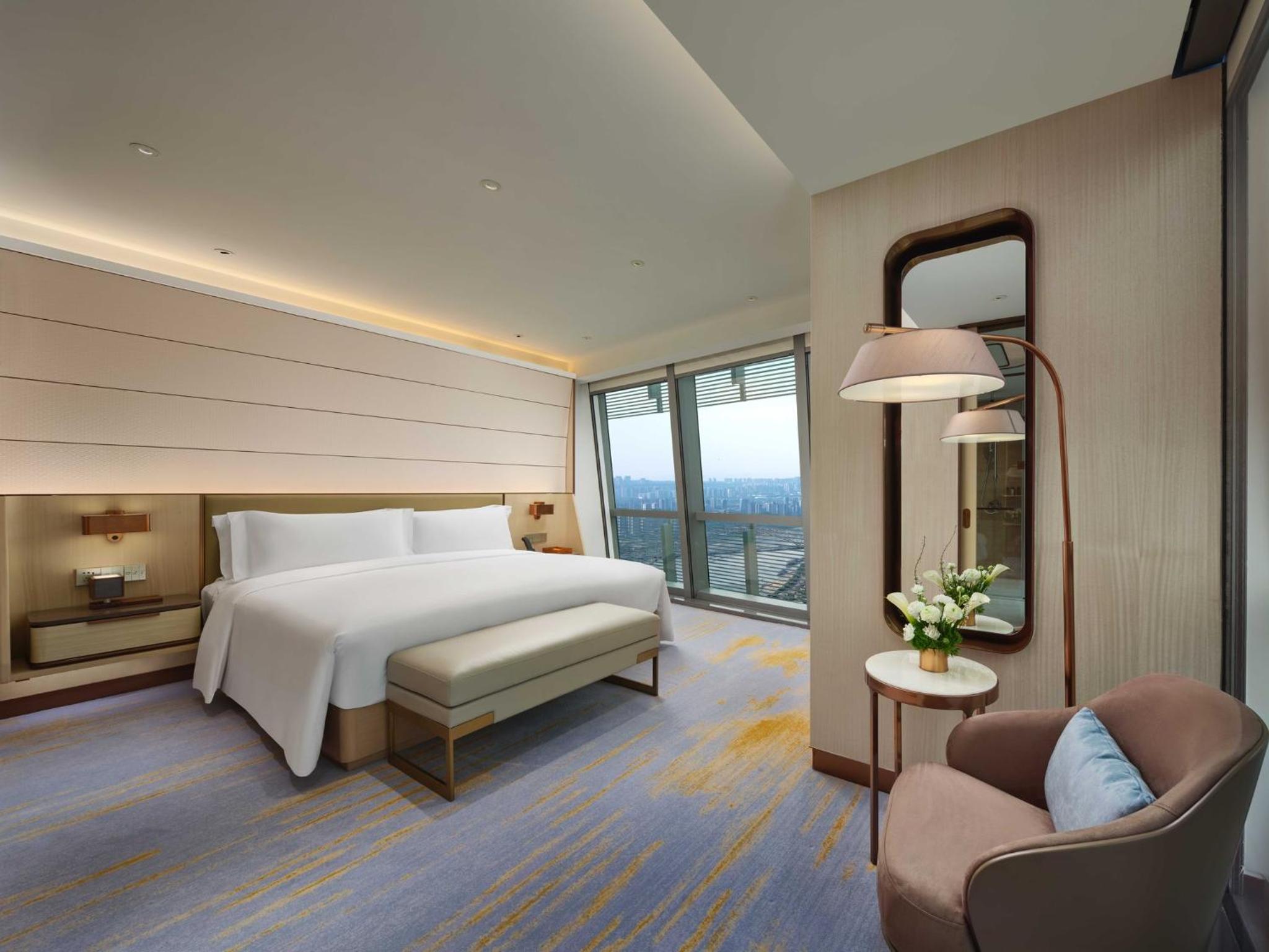 Premium Suite - Photo 2
