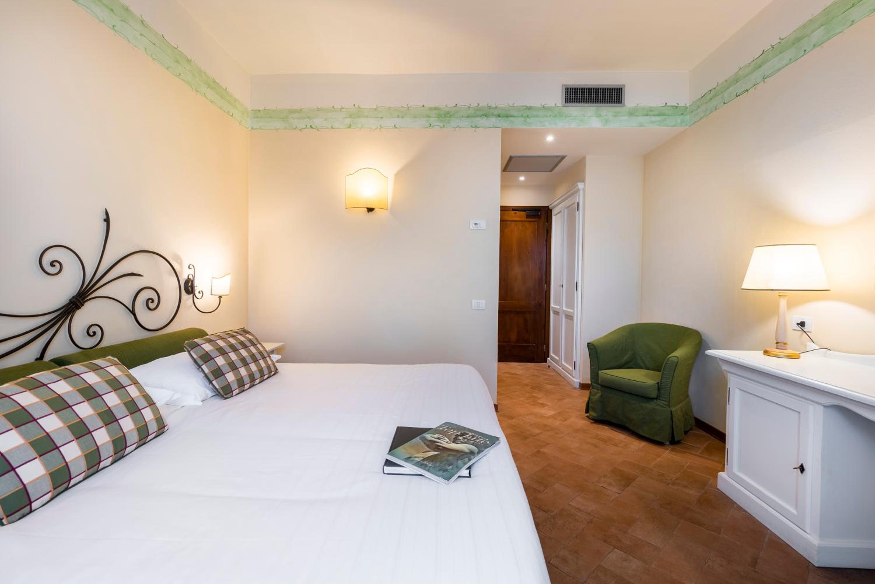 Single Room photo 2