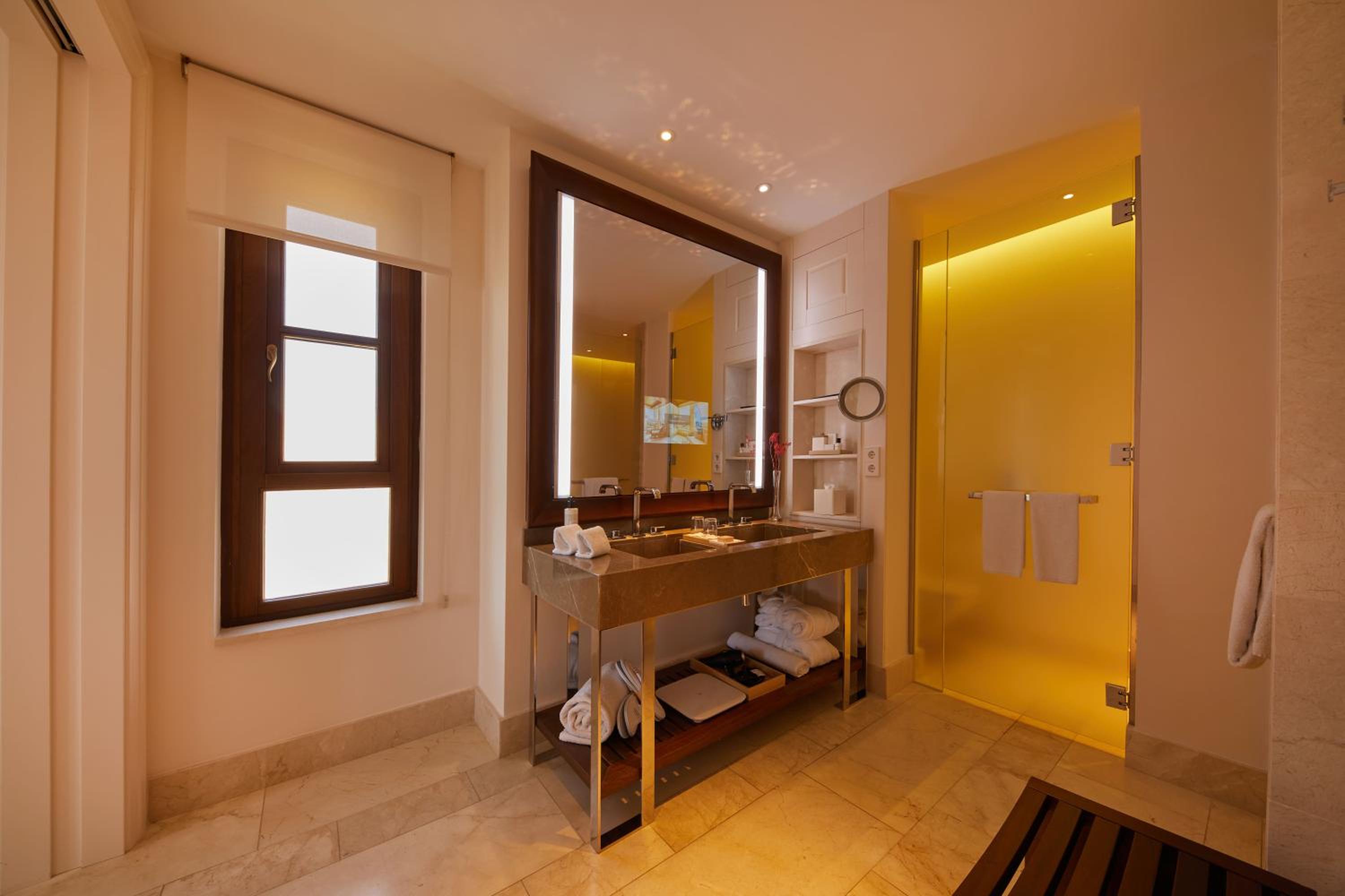 Junior Suite with Valley View