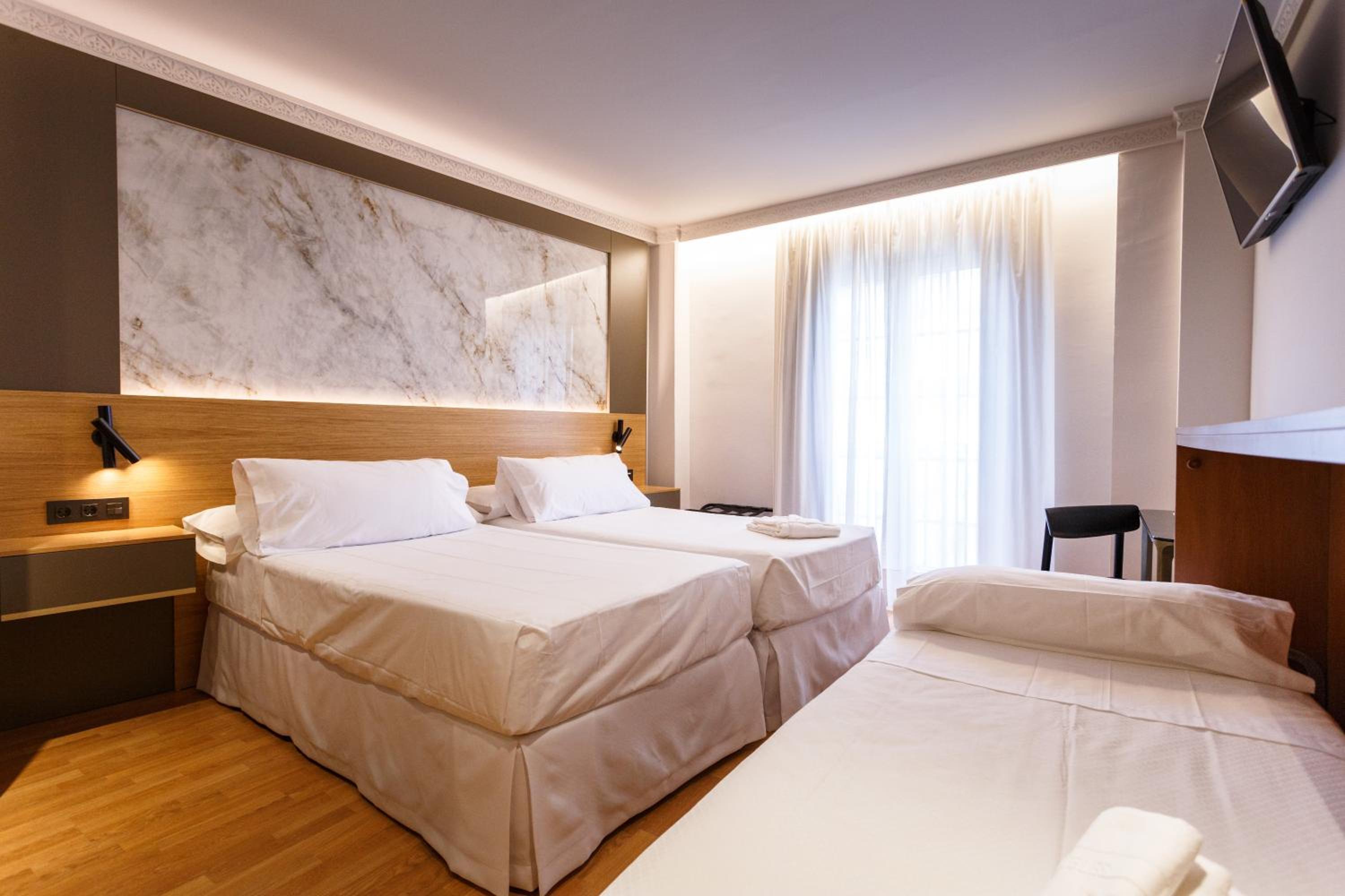 Triple Room - Photo 6