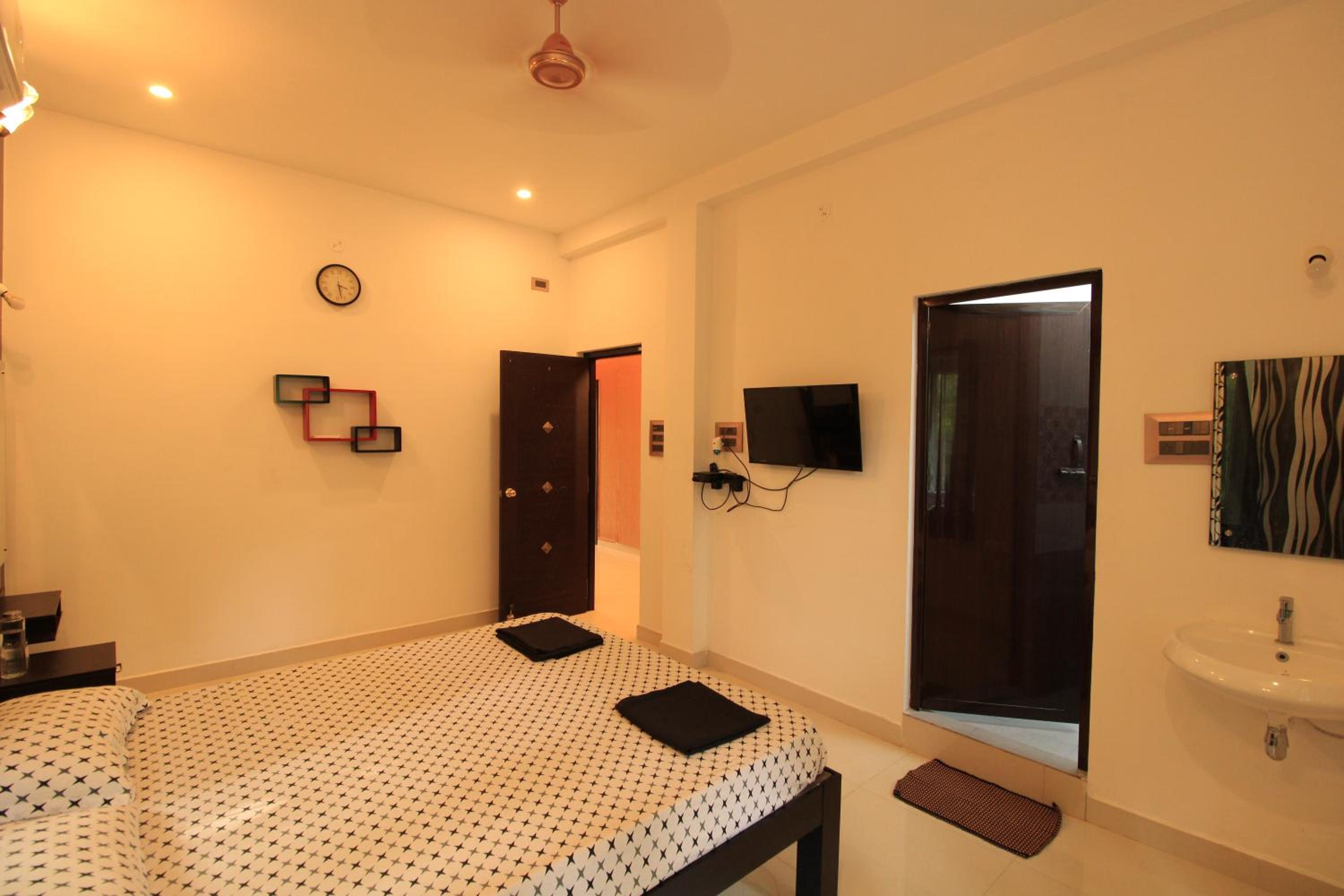 Villa with Private Pool - Photo 1