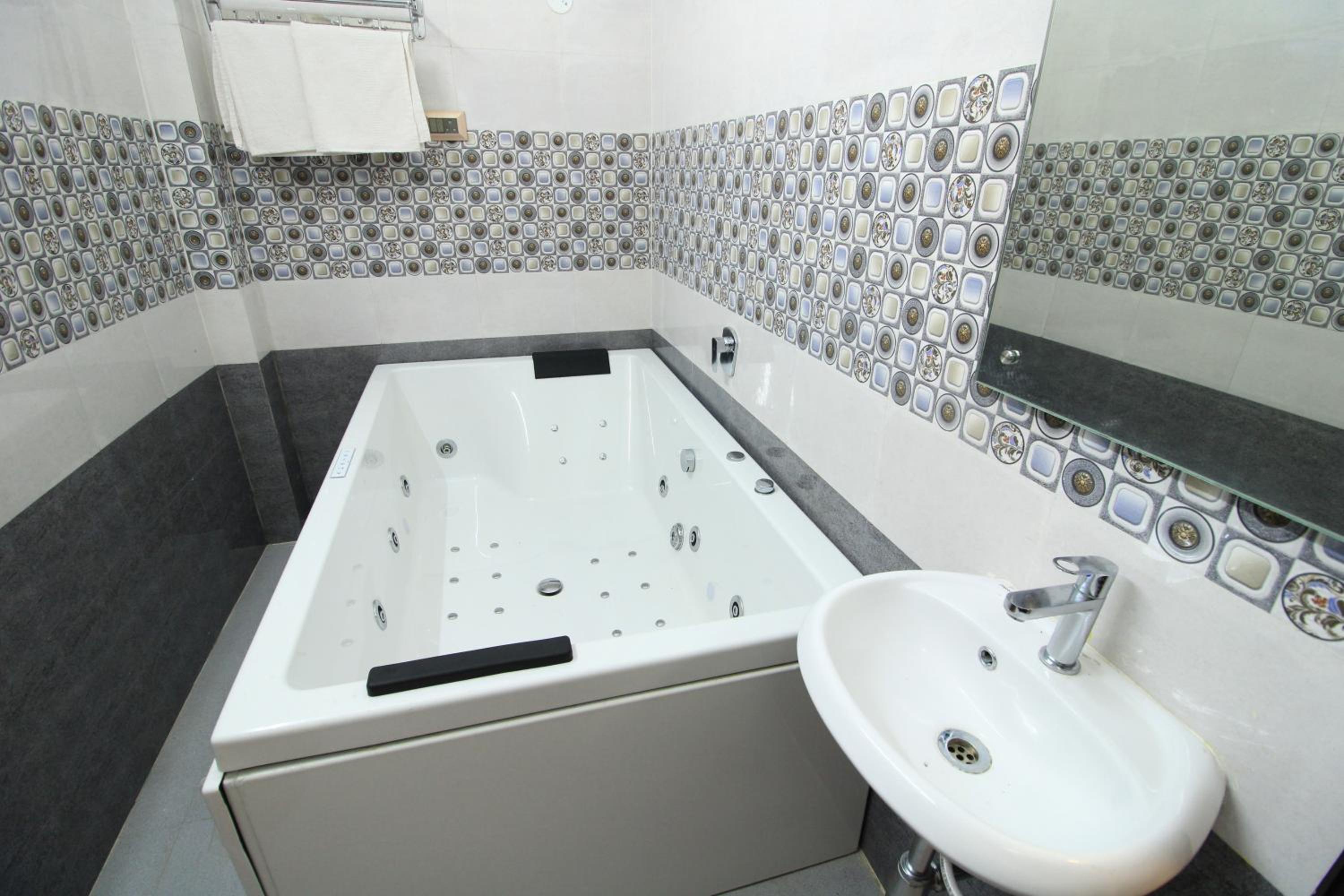 Villa with Private Pool - Photo 24