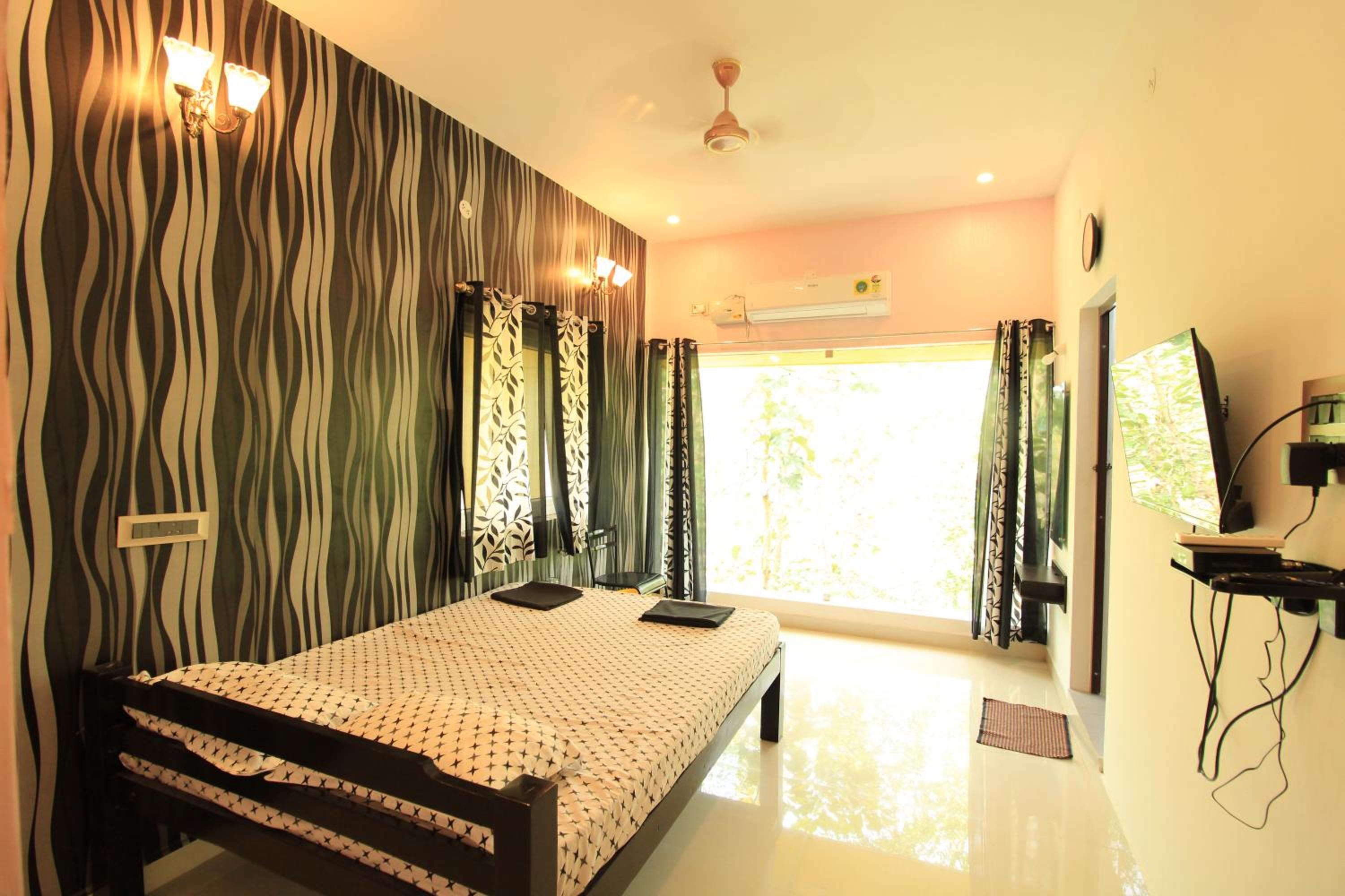Villa with Private Pool - Photo 23