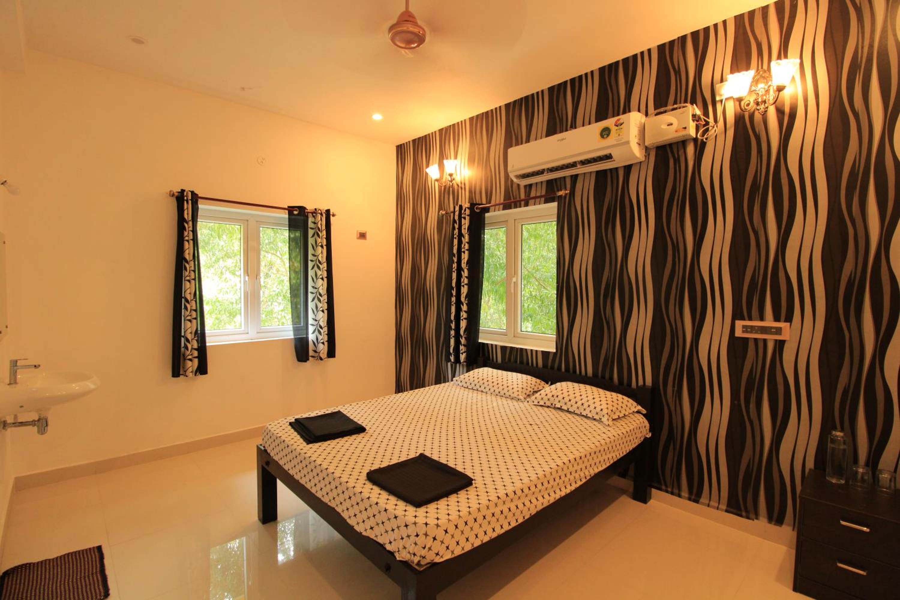 Villa with Private Pool - Photo 21