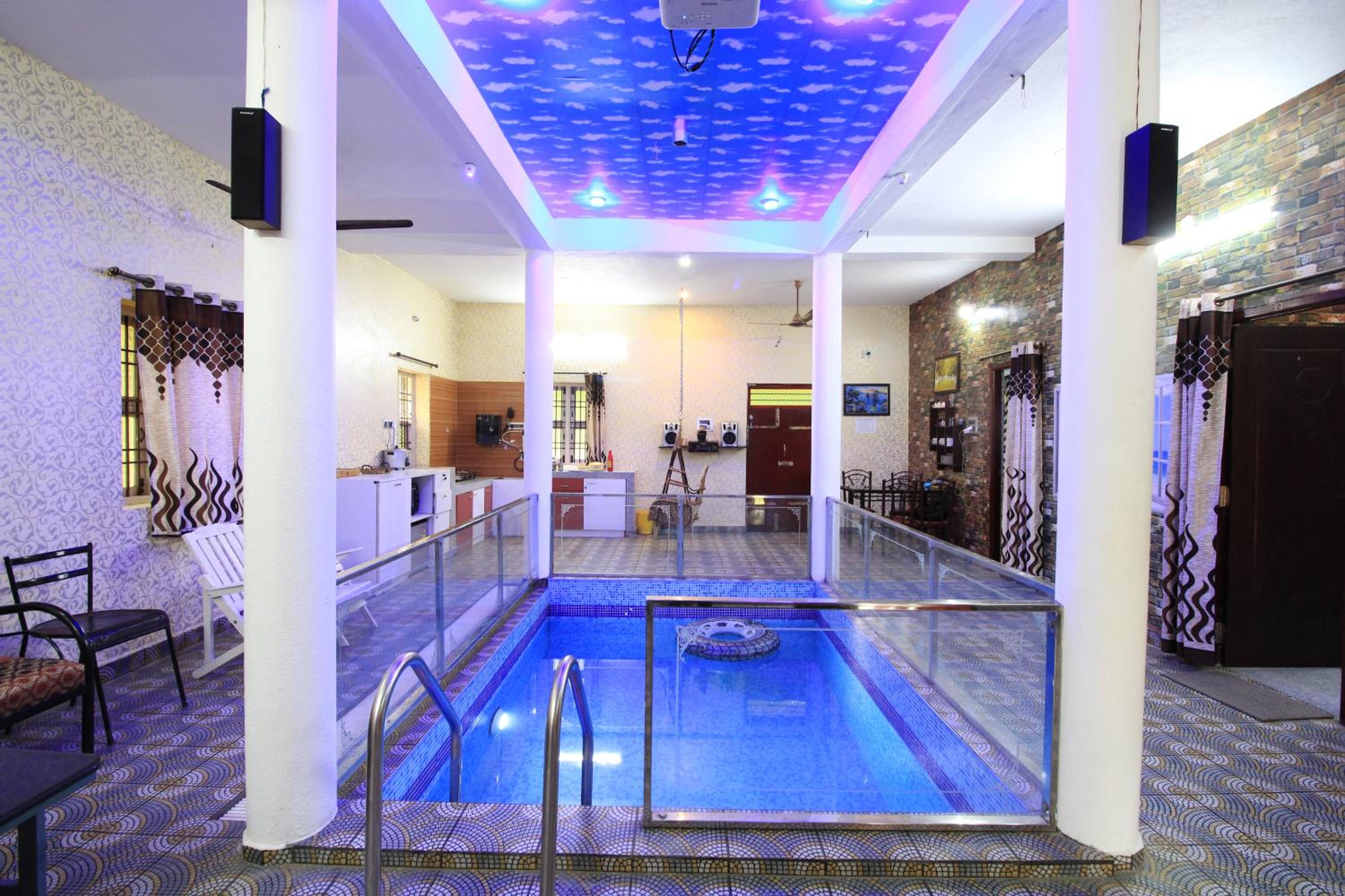 Villa with Private Pool - Photo 34
