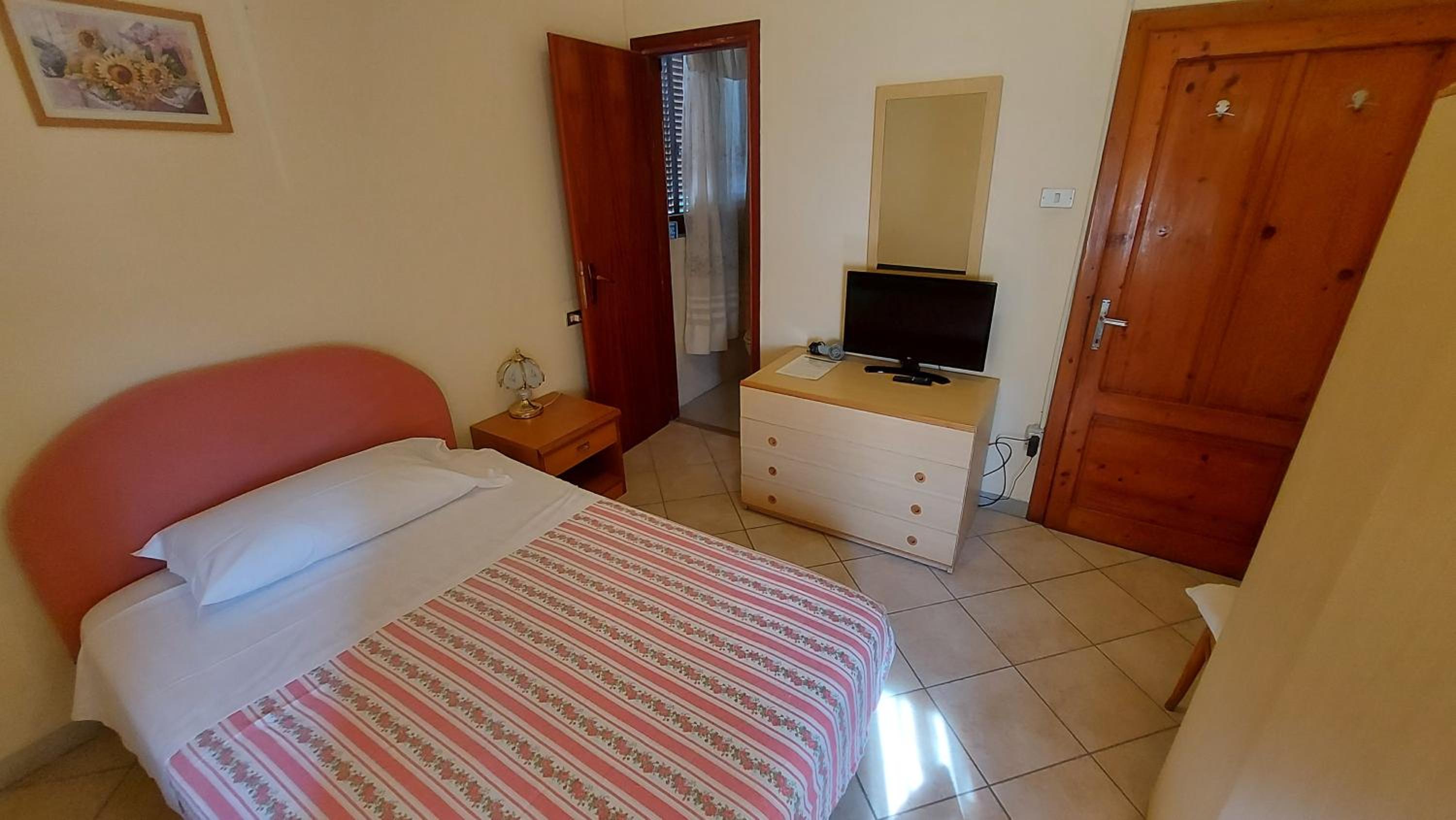 Single Room photo 3