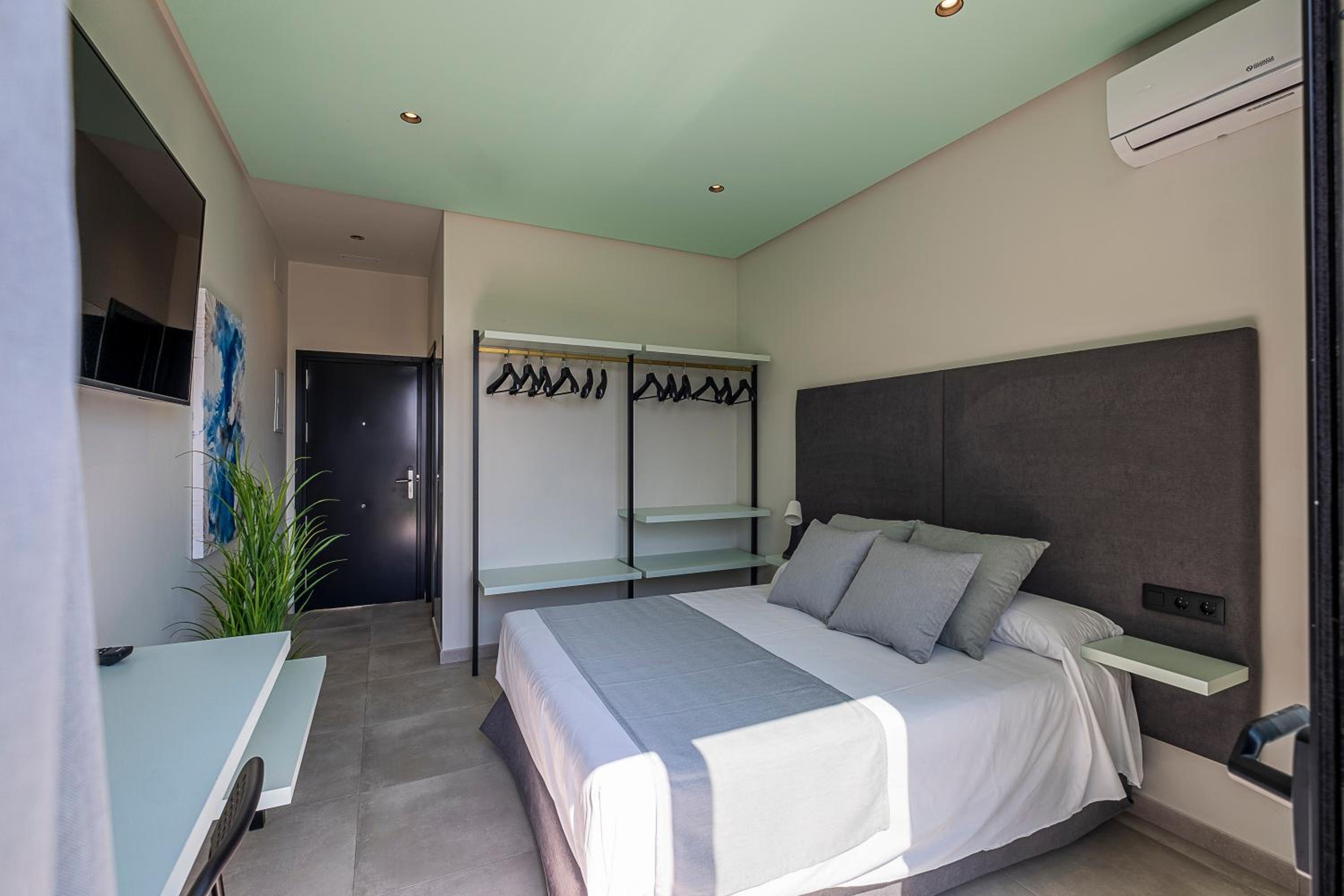 Double Room thumbnail 5