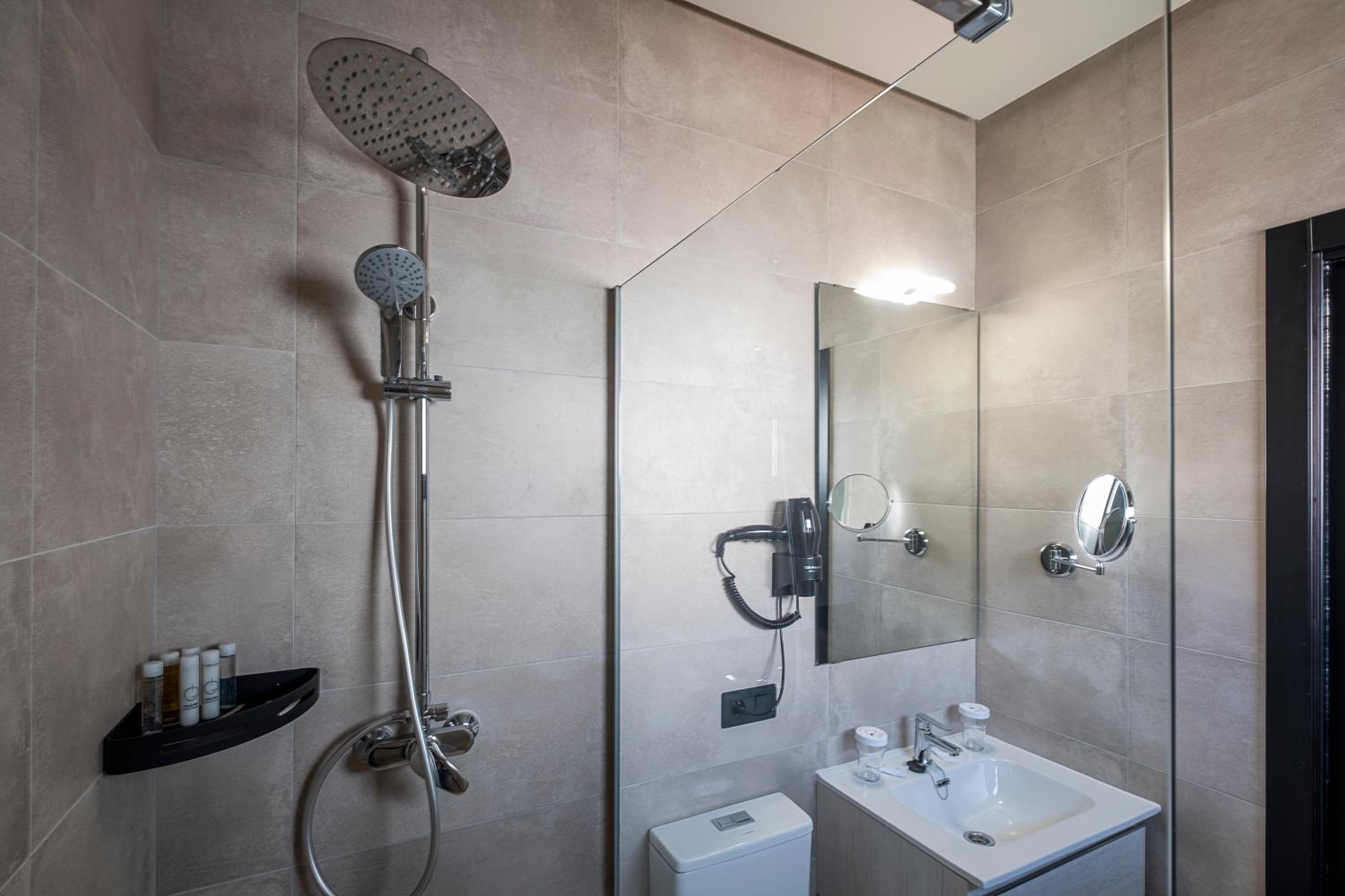 Double Room thumbnail 5