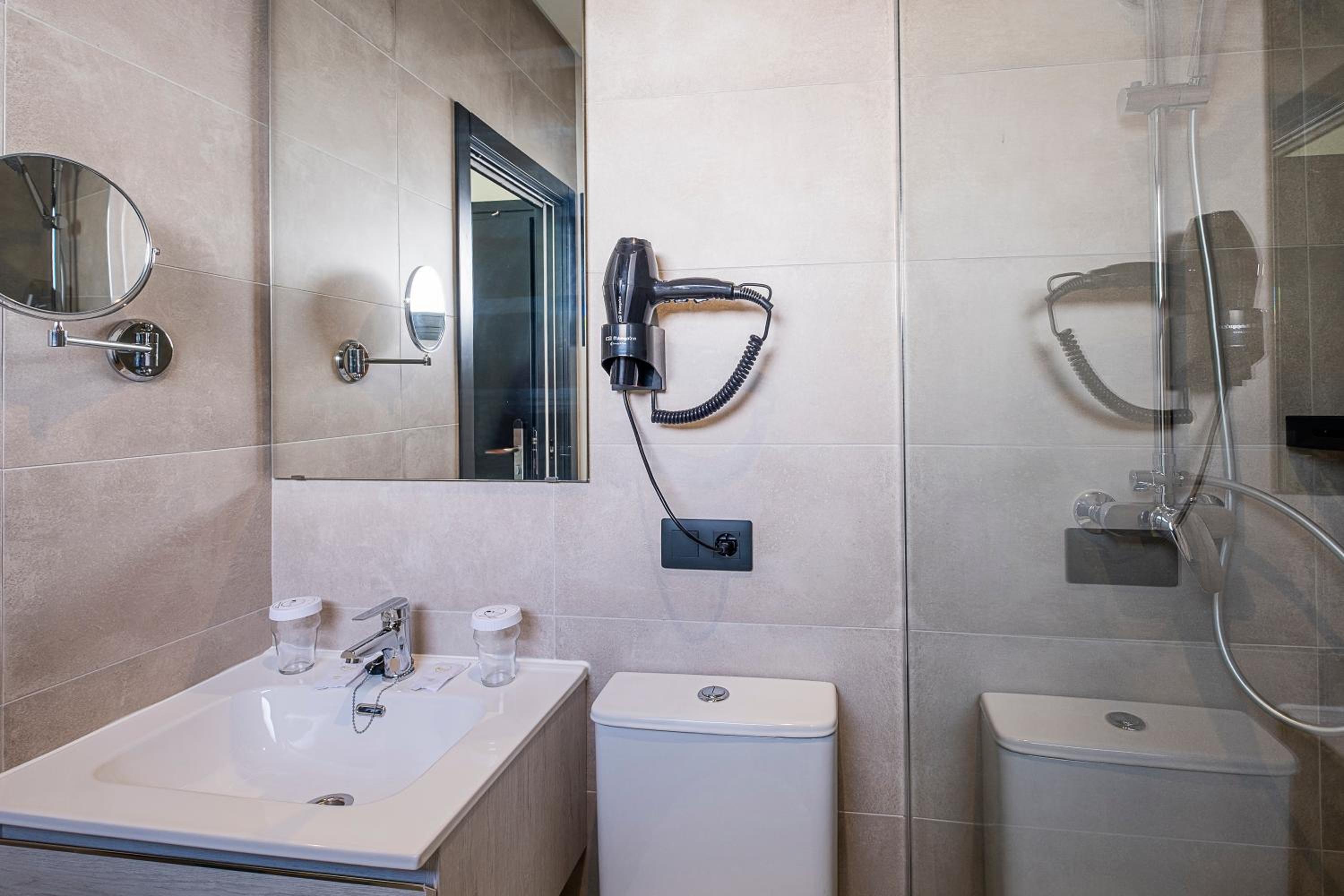 Double Room - Photo 10