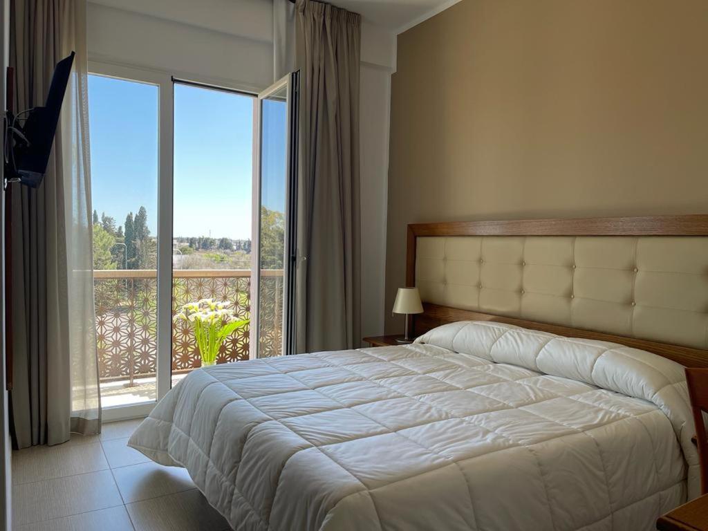 Double Room with Balcony - Photo 3