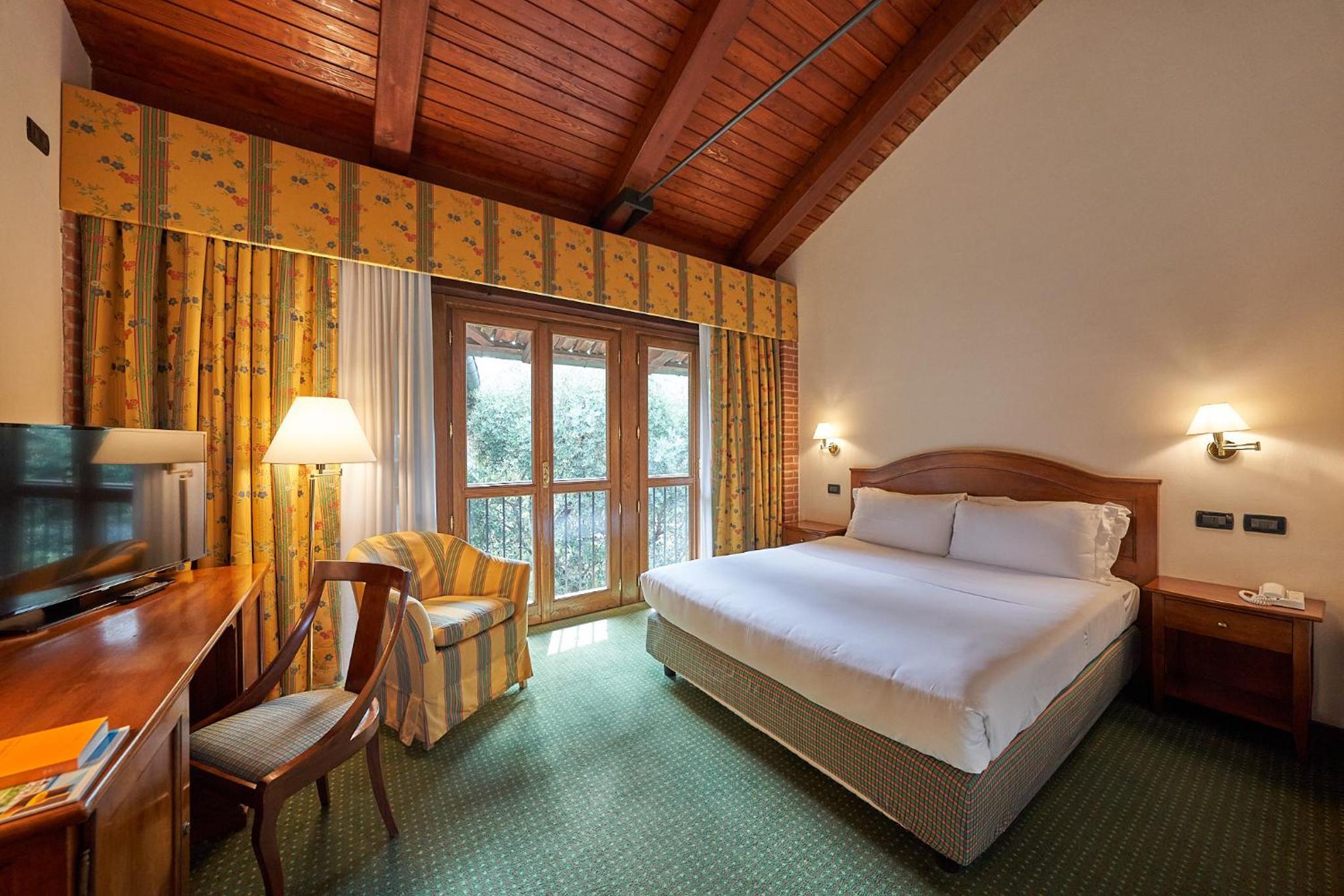 Standard Queen Room