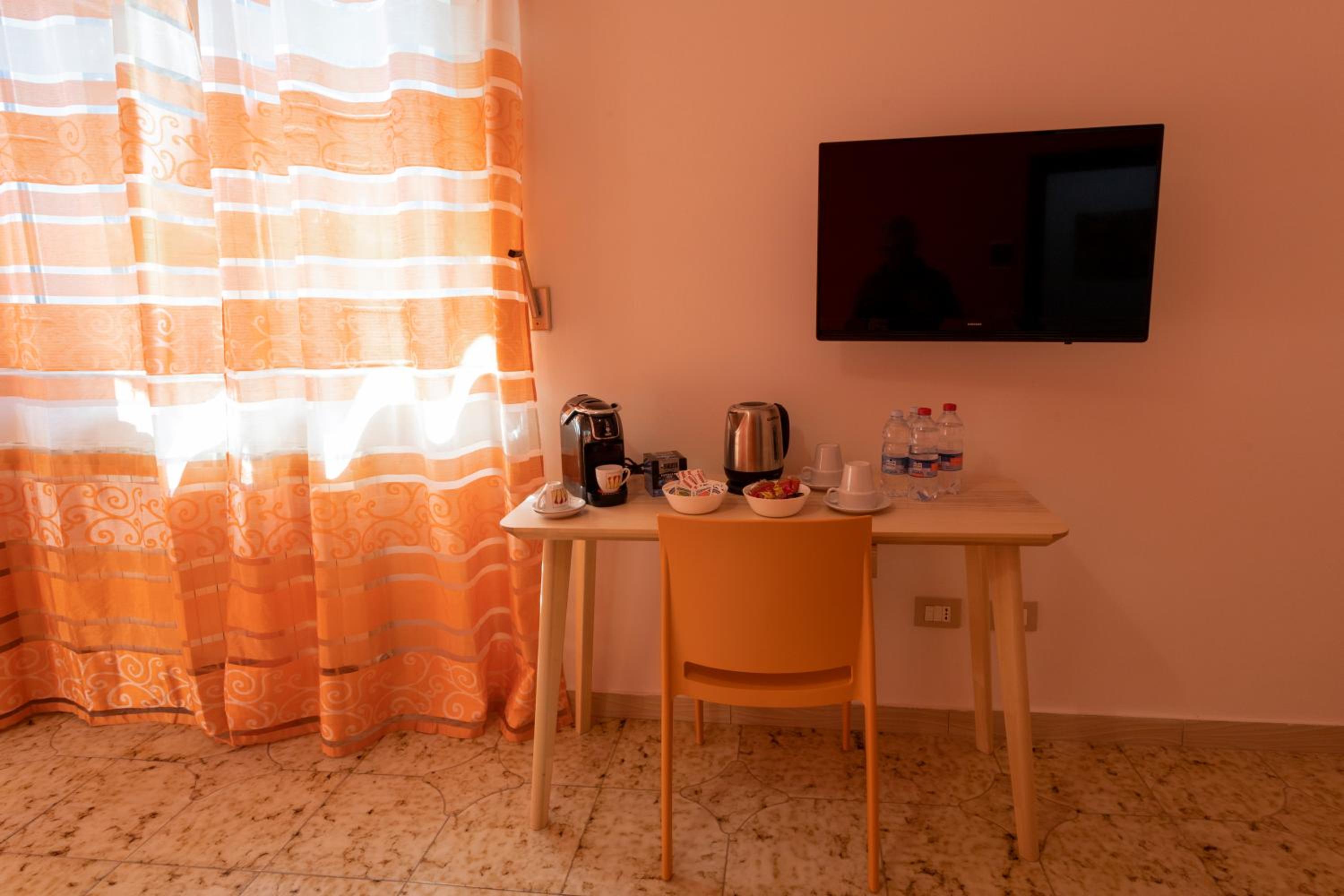 Deluxe Double or Twin Room - Photo 11